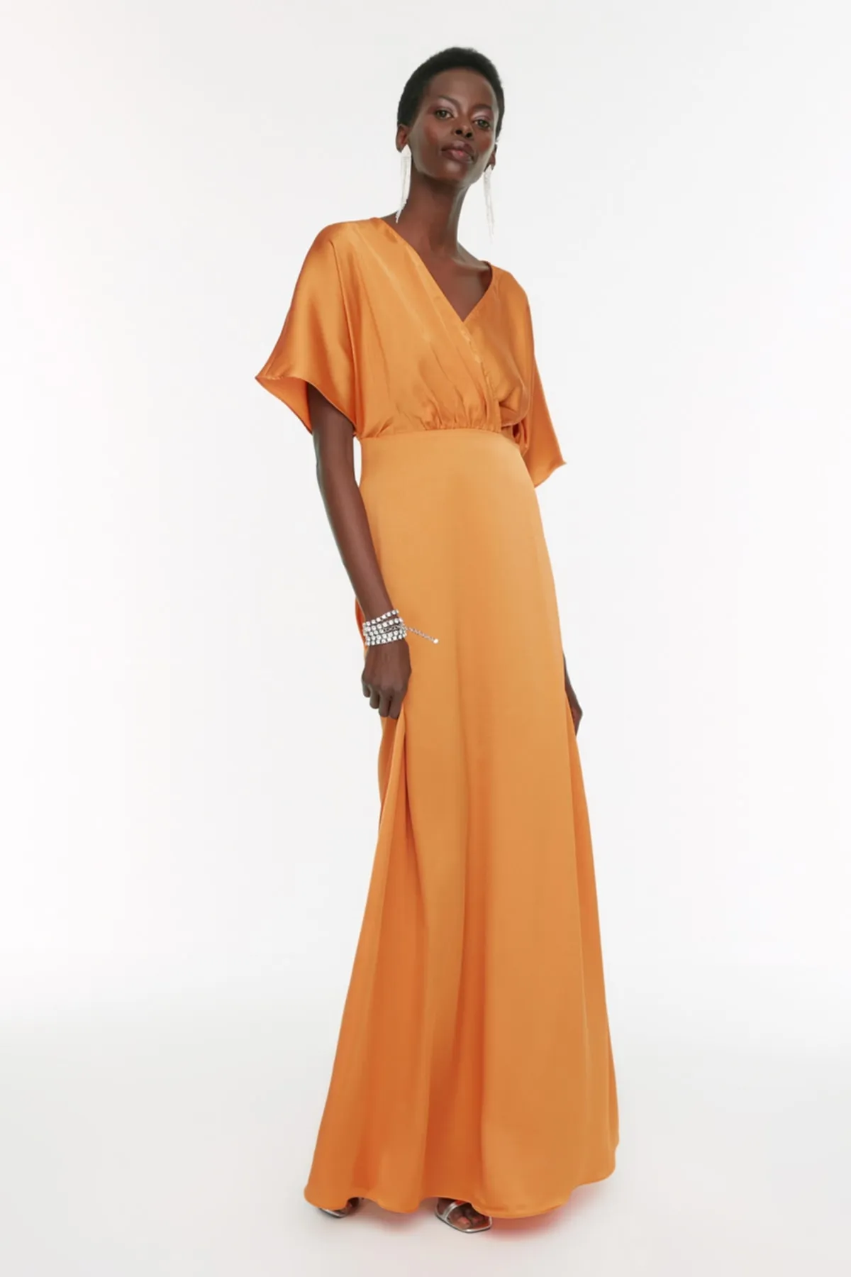 Trendyol Collection  Orangefarbenes langes Abendkleid mit zweireihigem Kragen TPRSS22AE0076