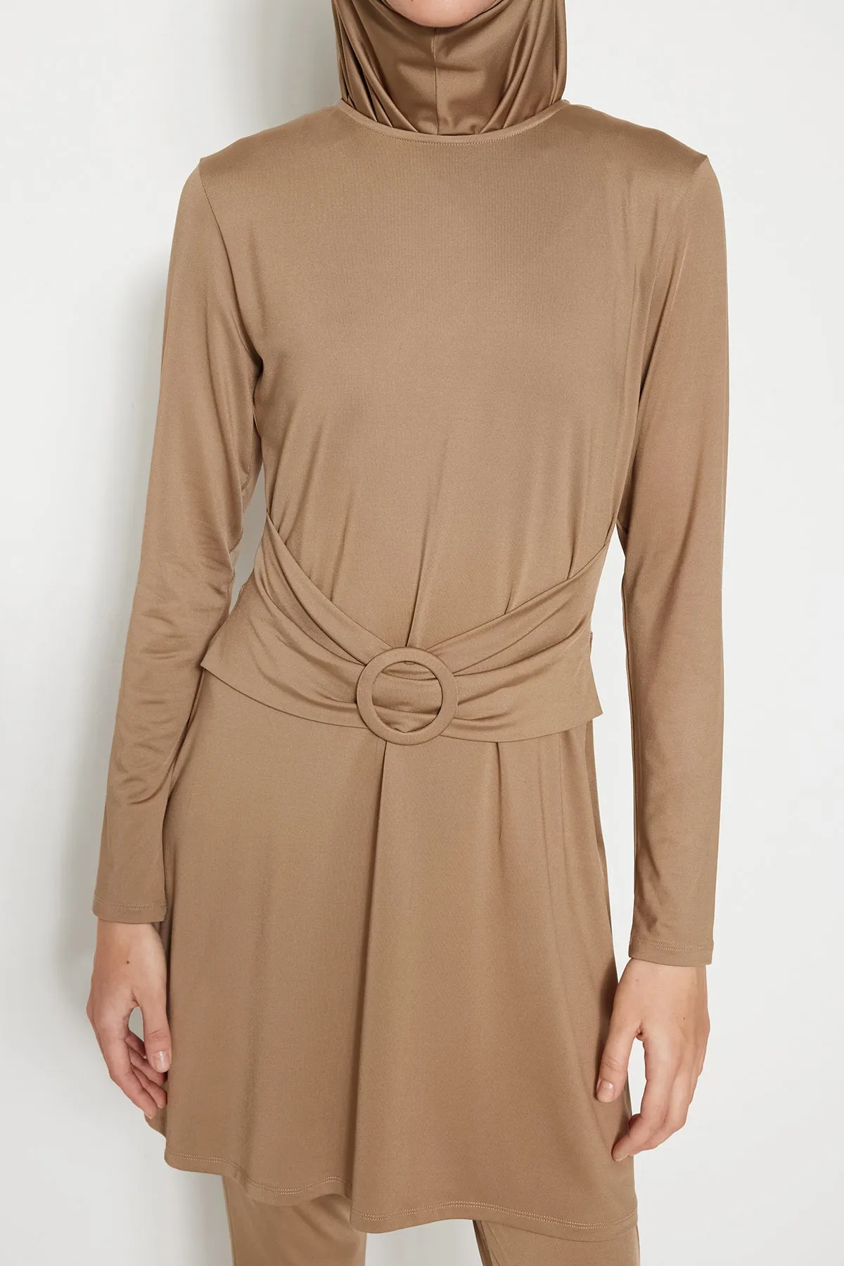 Trendyol Modest  Nerzfarbener, vollständig bedeckter, gestrickter Lycra-Badeanzug mit Selbstgürtel, 4-teilig TCTSS23CF00038