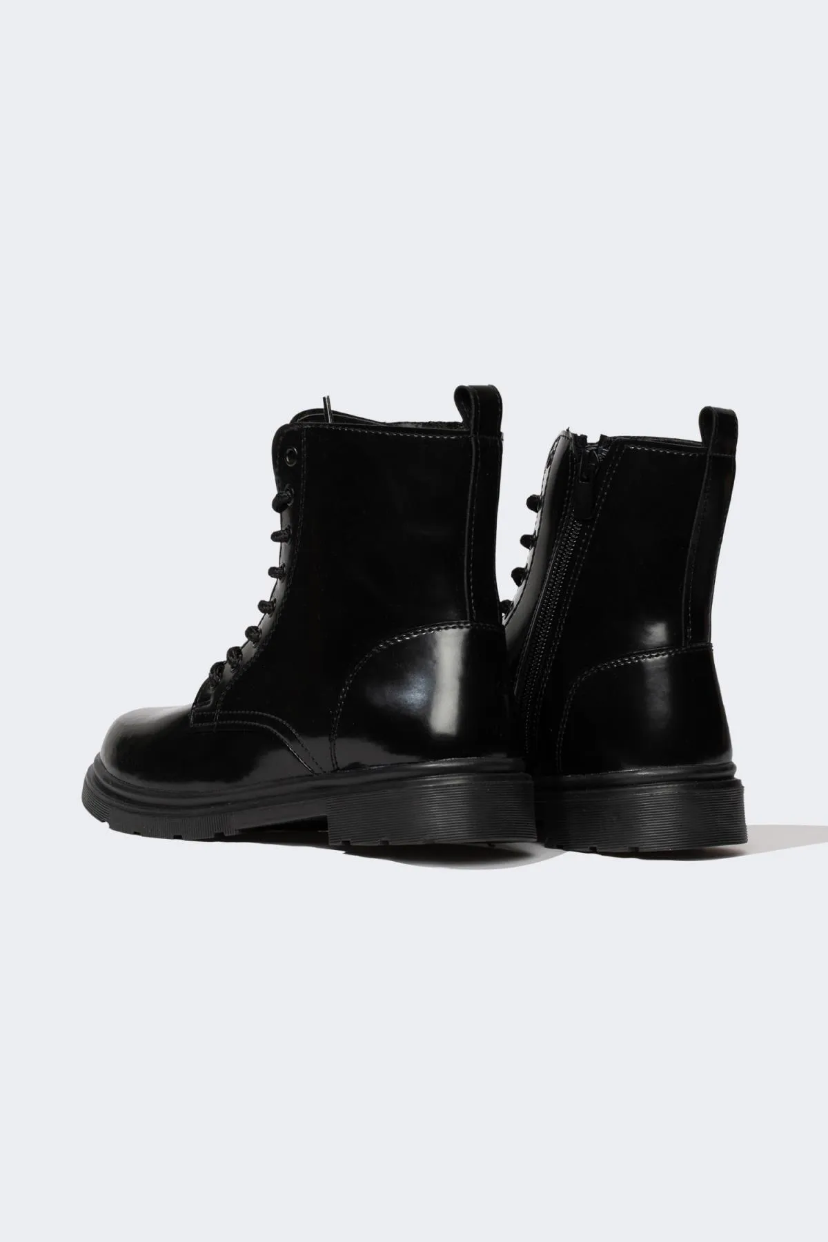 DeFacto  Mädchenstiefel aus Kunstleder mit hoher Sohle - zum Schnüren und mit Reißverschluss A7180a823wn