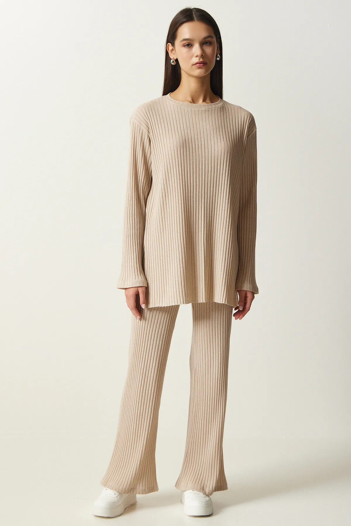 Happiness İstanbul  Damen-Set aus schnurgebundener Strickbluse und Hose in Beige OW00008