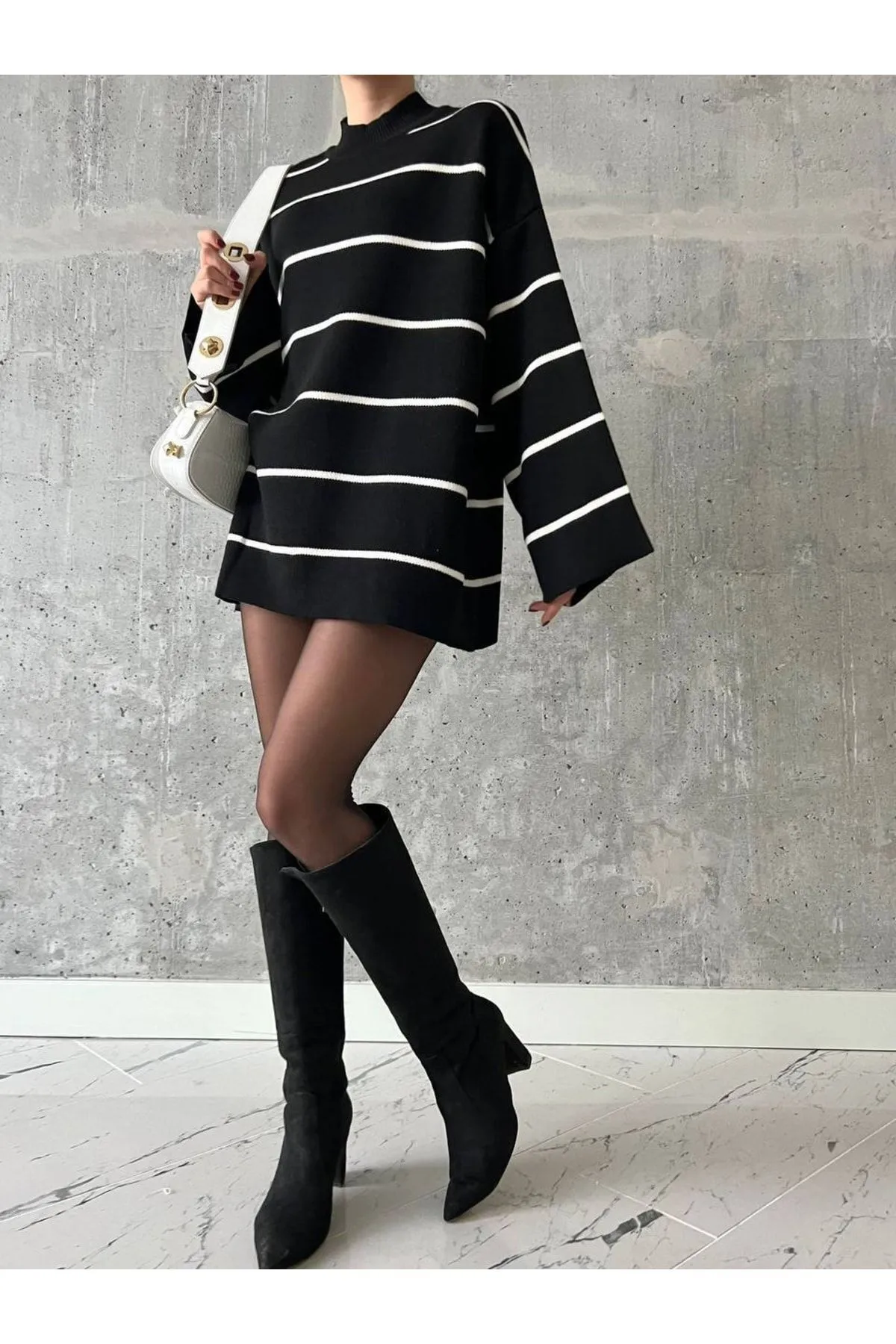 KUPAKIZI  Schwarze Damen-Pullover-Tunika mit hohem Kragen und Oversize-Modell
