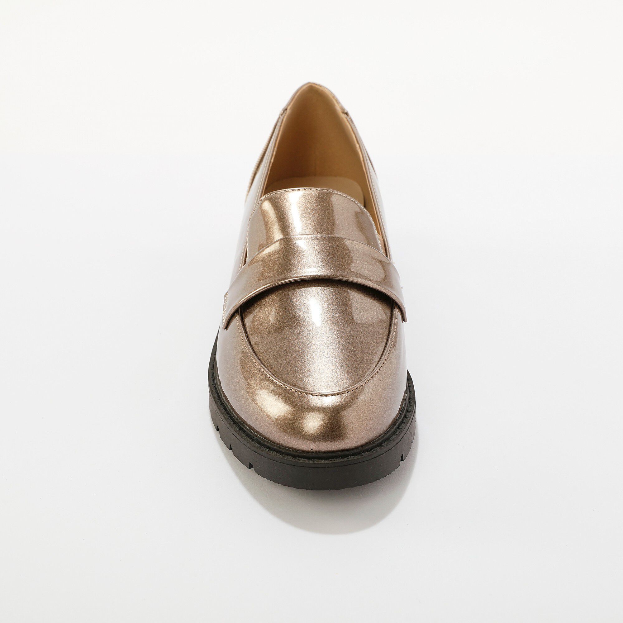 Mocassins vernis à semelle crantée