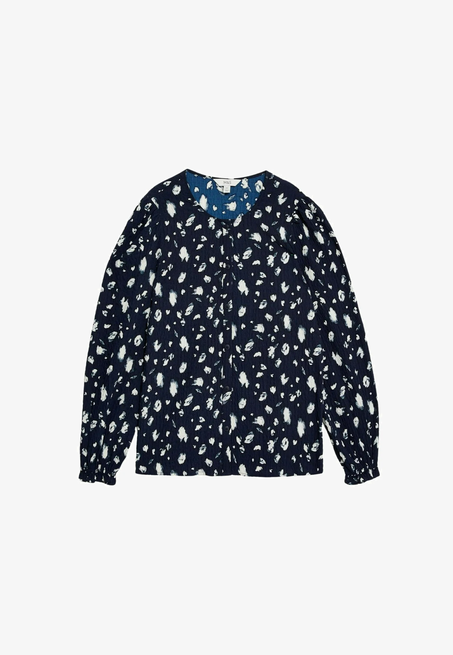 Blusa con botones texturizados y estampados de Marks & Spencer