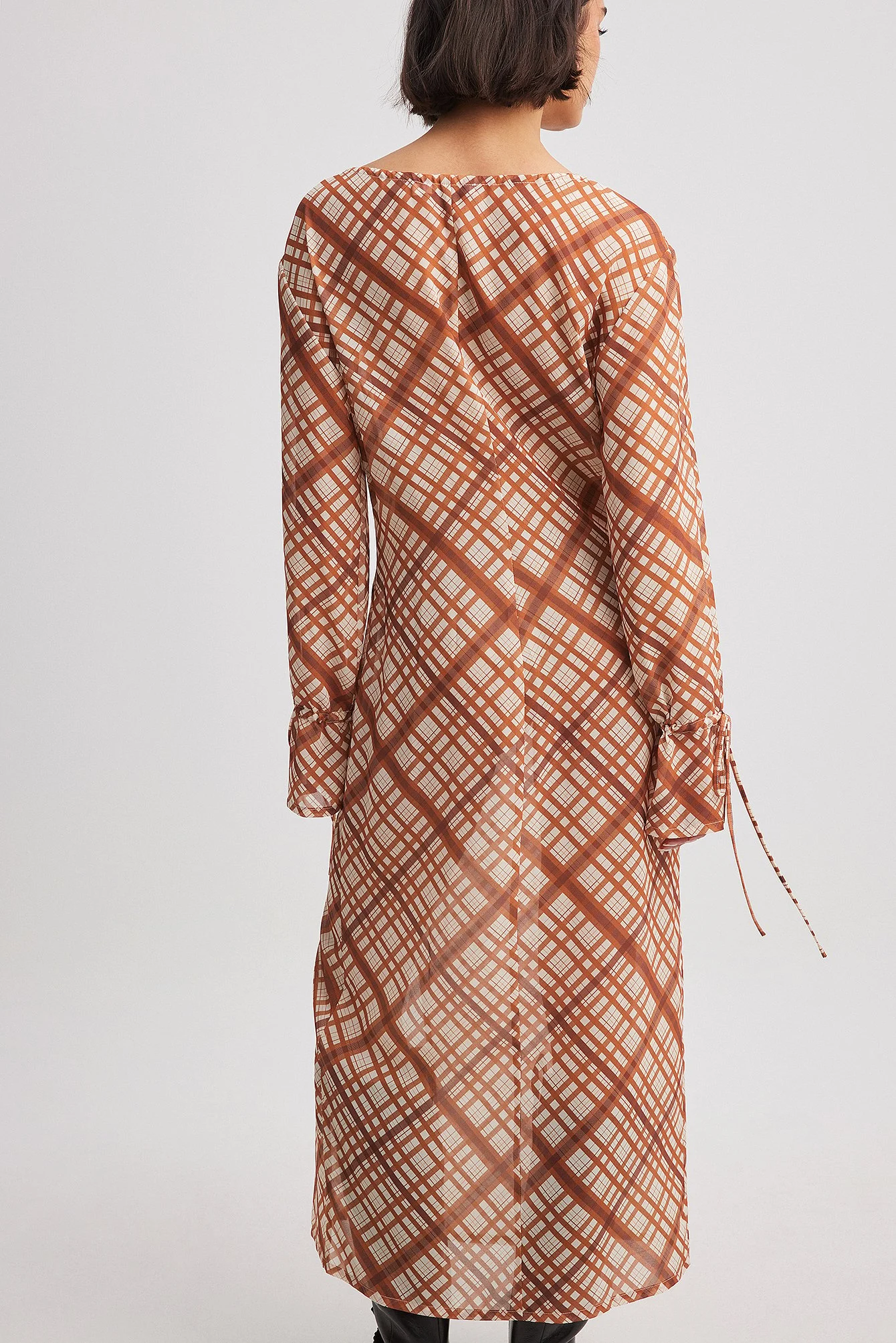 Fließendes Midikleid mit Karomuster