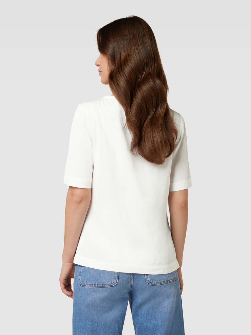 Bluse mit gelegten Falten in weiß