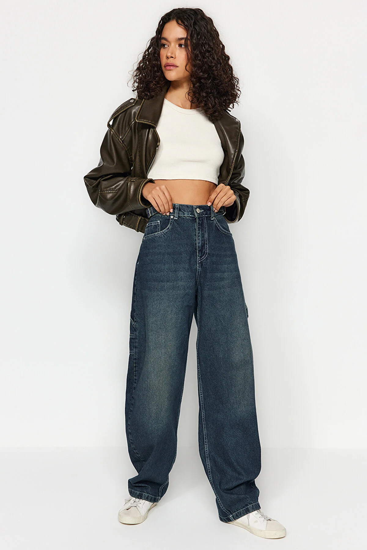 Trendyol Collection  Dunkelblaue, locker geschnittene Carpenter-Jeans mit hoher Taille und Wascheffekt TWOAW24JE00308
