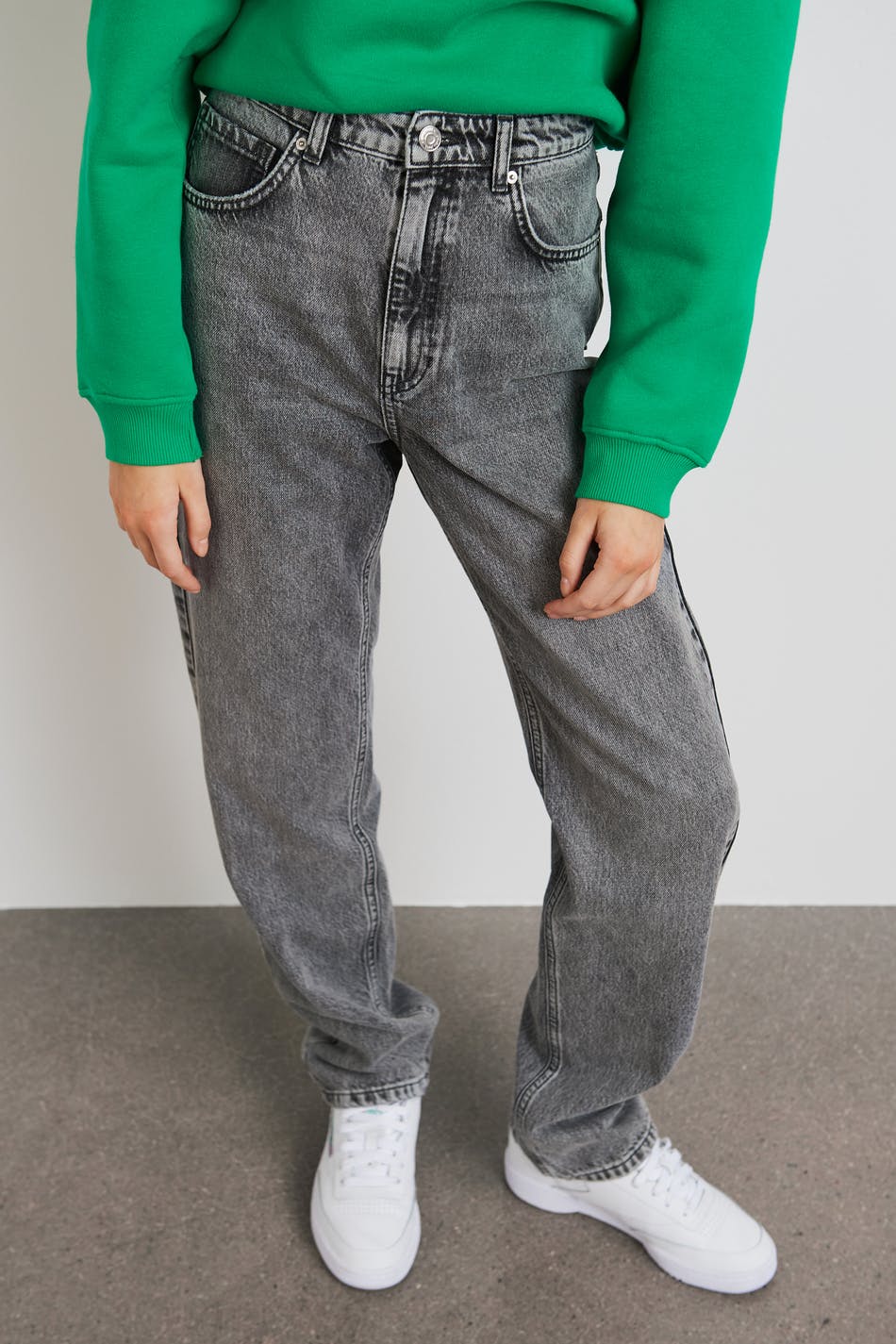 Straight 90s jeans