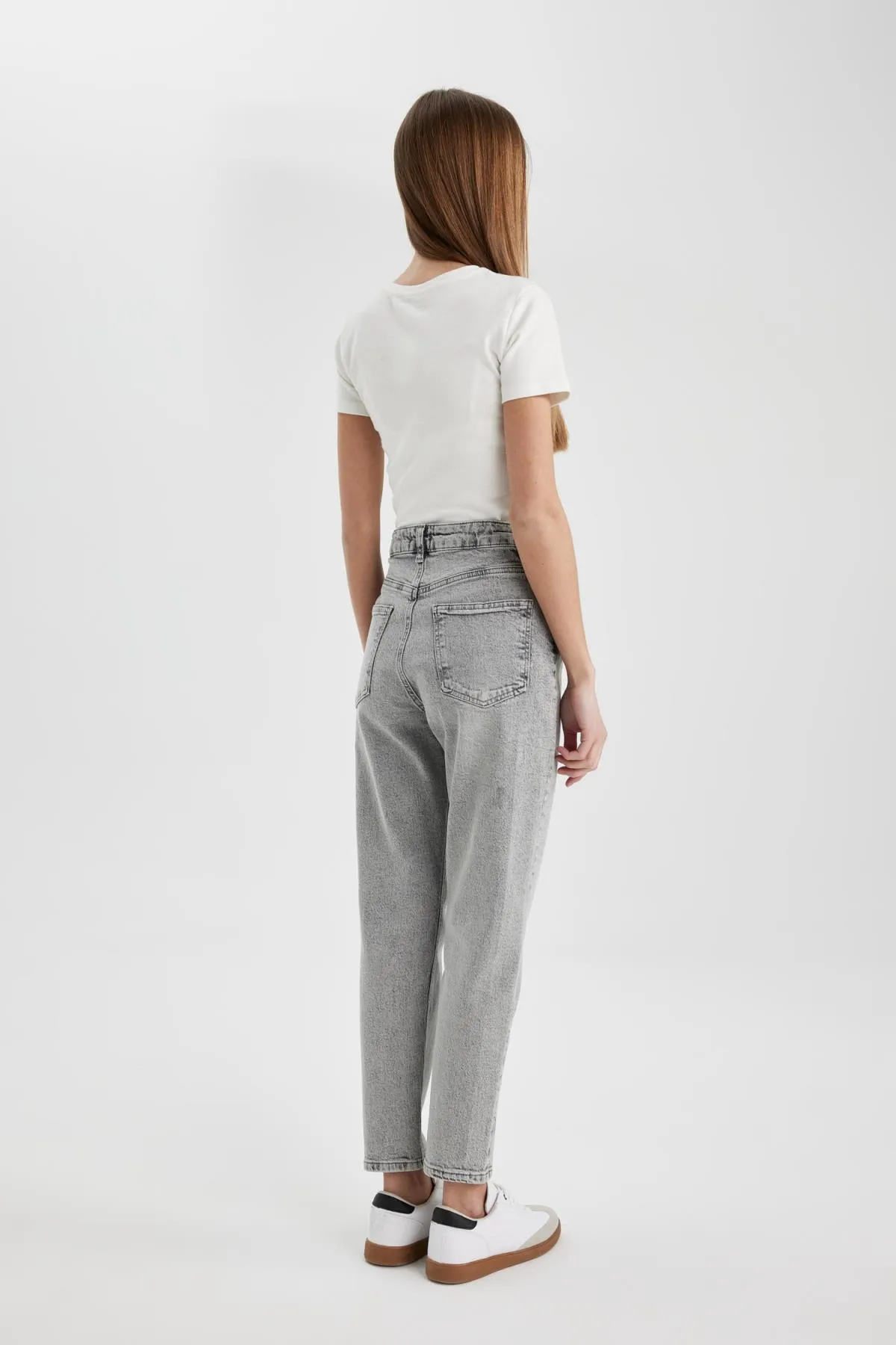 DeFacto  Lina Comfort Mom Fit Hohe, bequeme Passform, leichte, schmale, knöchellange Jeanshose B7039ax24sp