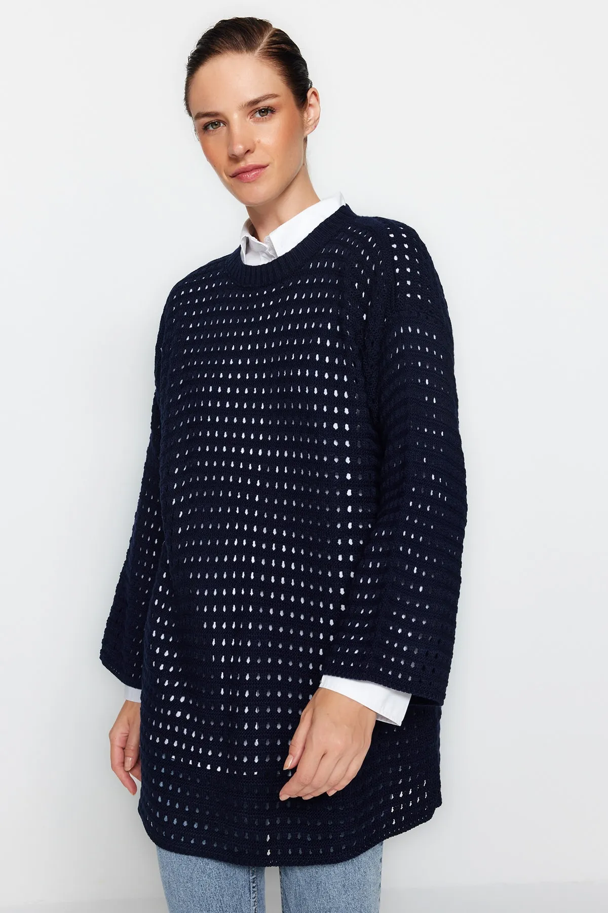 Trendyol Modest  Marineblauer, locker geschnittener, durchbrochener/Loch-Strickpullover TCTAW24AK00113