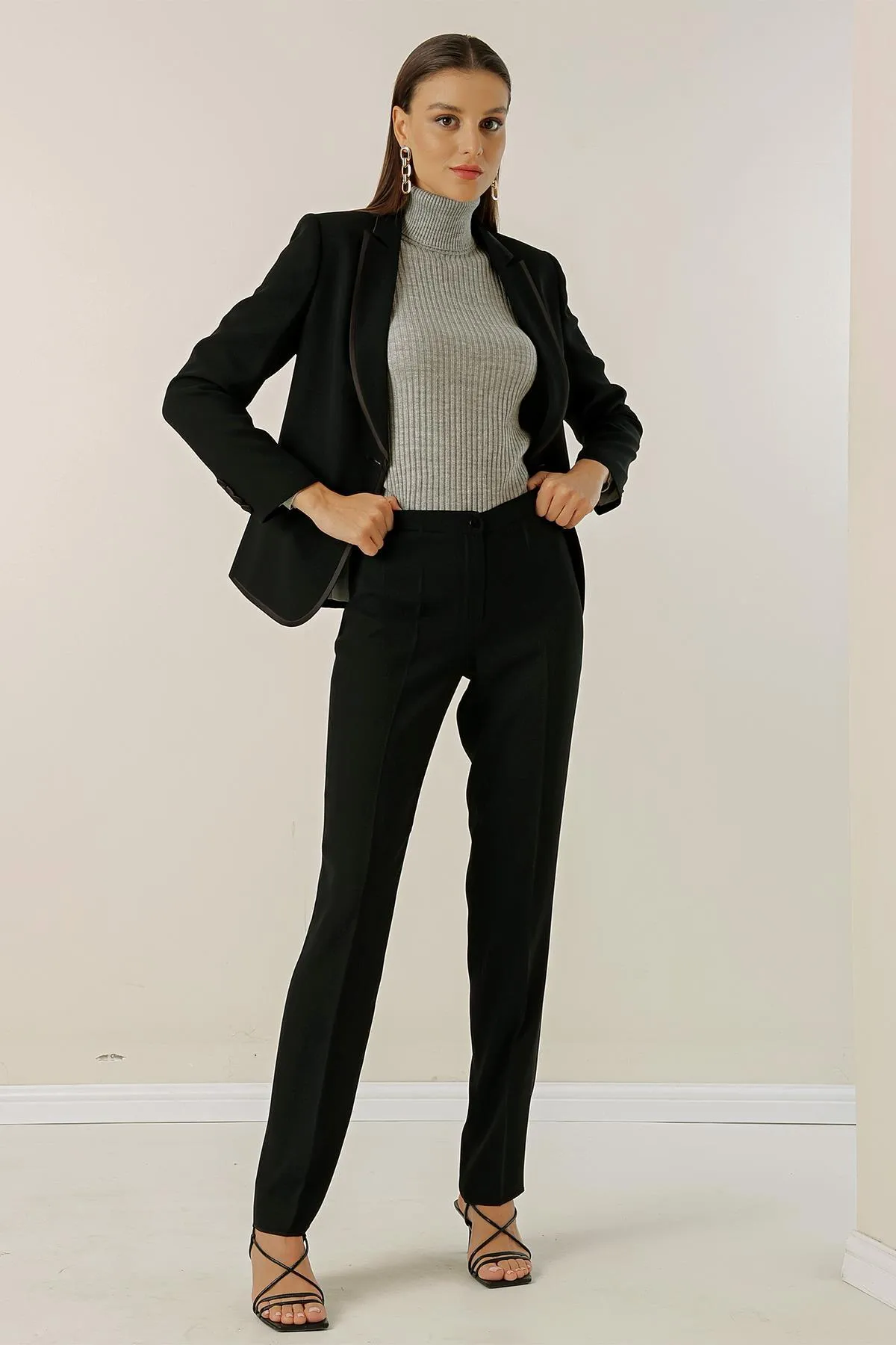 By Saygı  2-teiliges Set aus Jacke mit Florfutter und einem Knopf und Hose