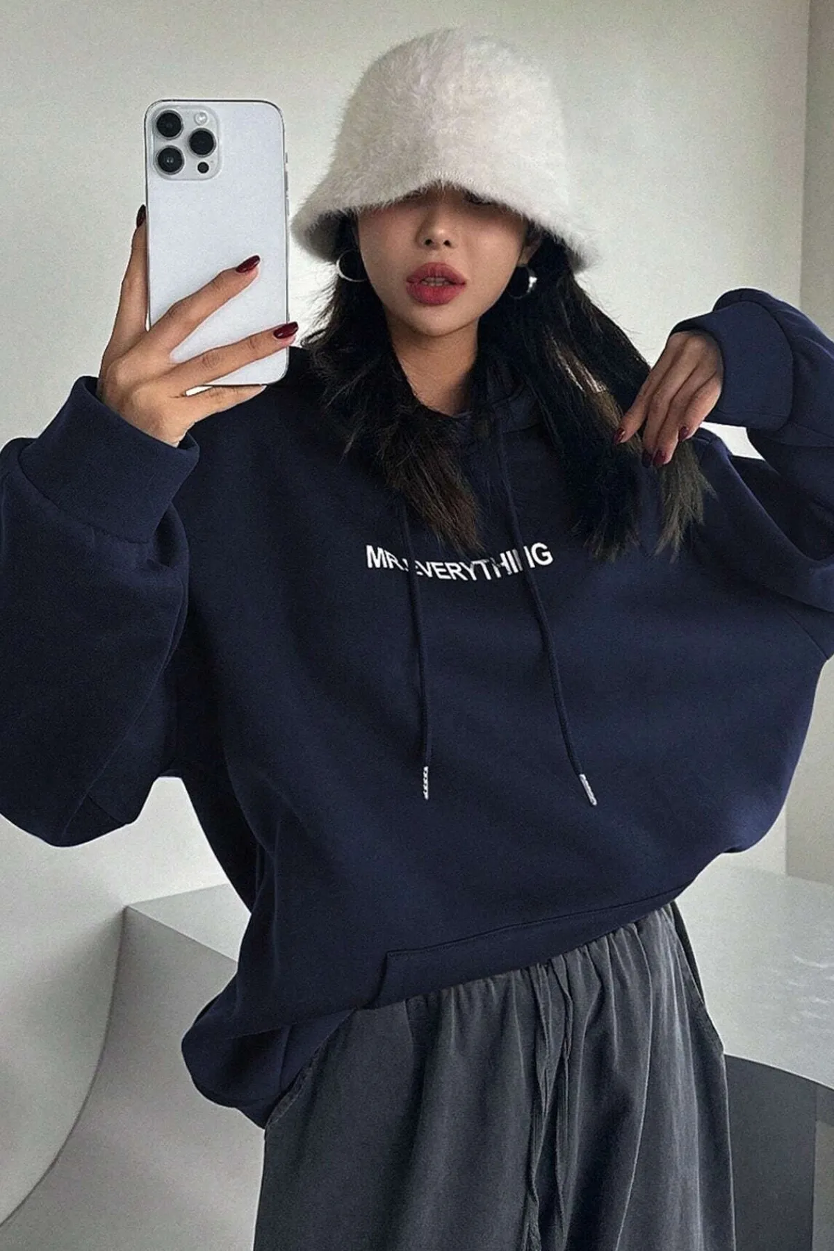 MODAGEN  Übergroßes, bedrucktes Unisex-Sweatshirt mit Kapuze in Marineblau auf der Rückseite