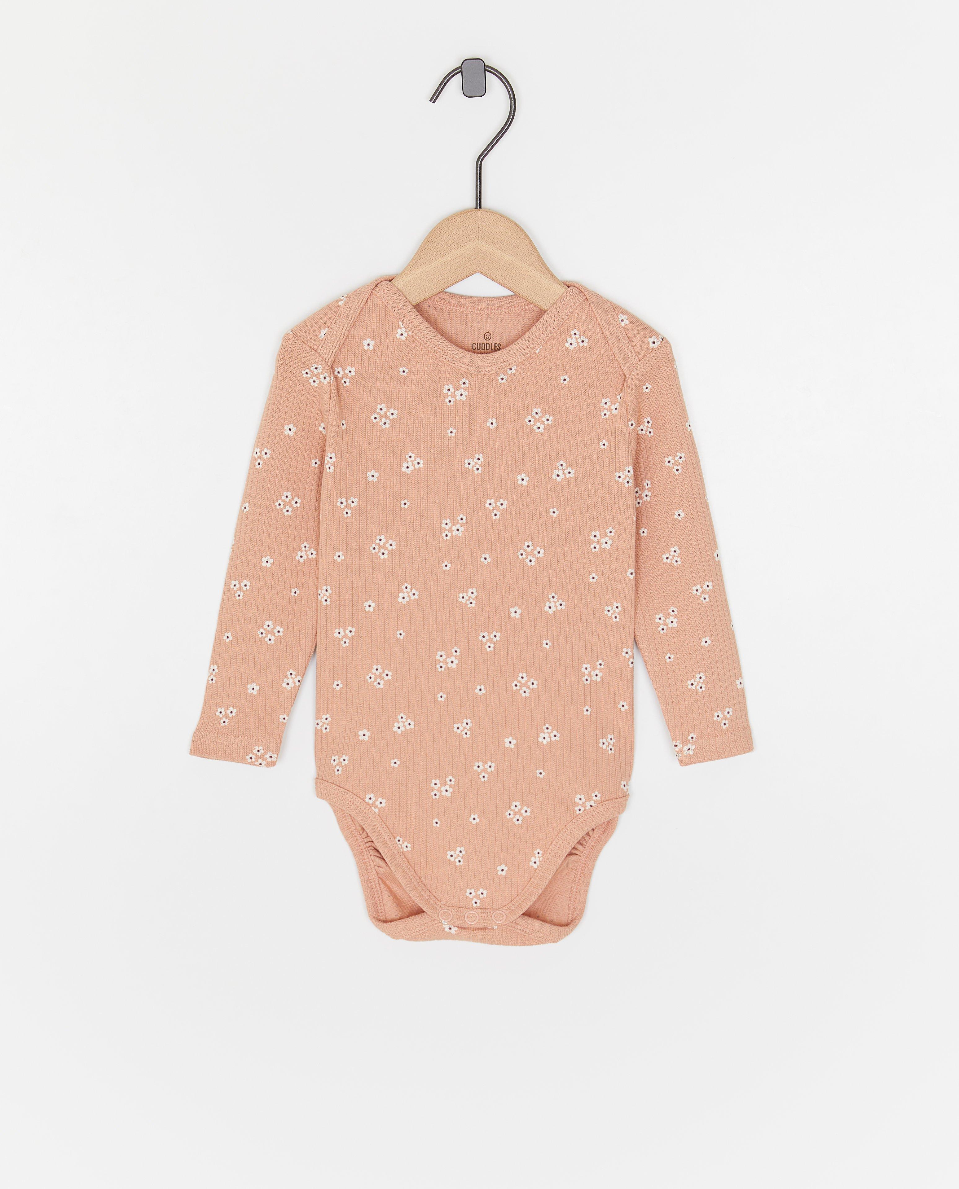 Overal s výstrihom do obálky Cuddles and Smiles ružovej farby z organickej bavlny