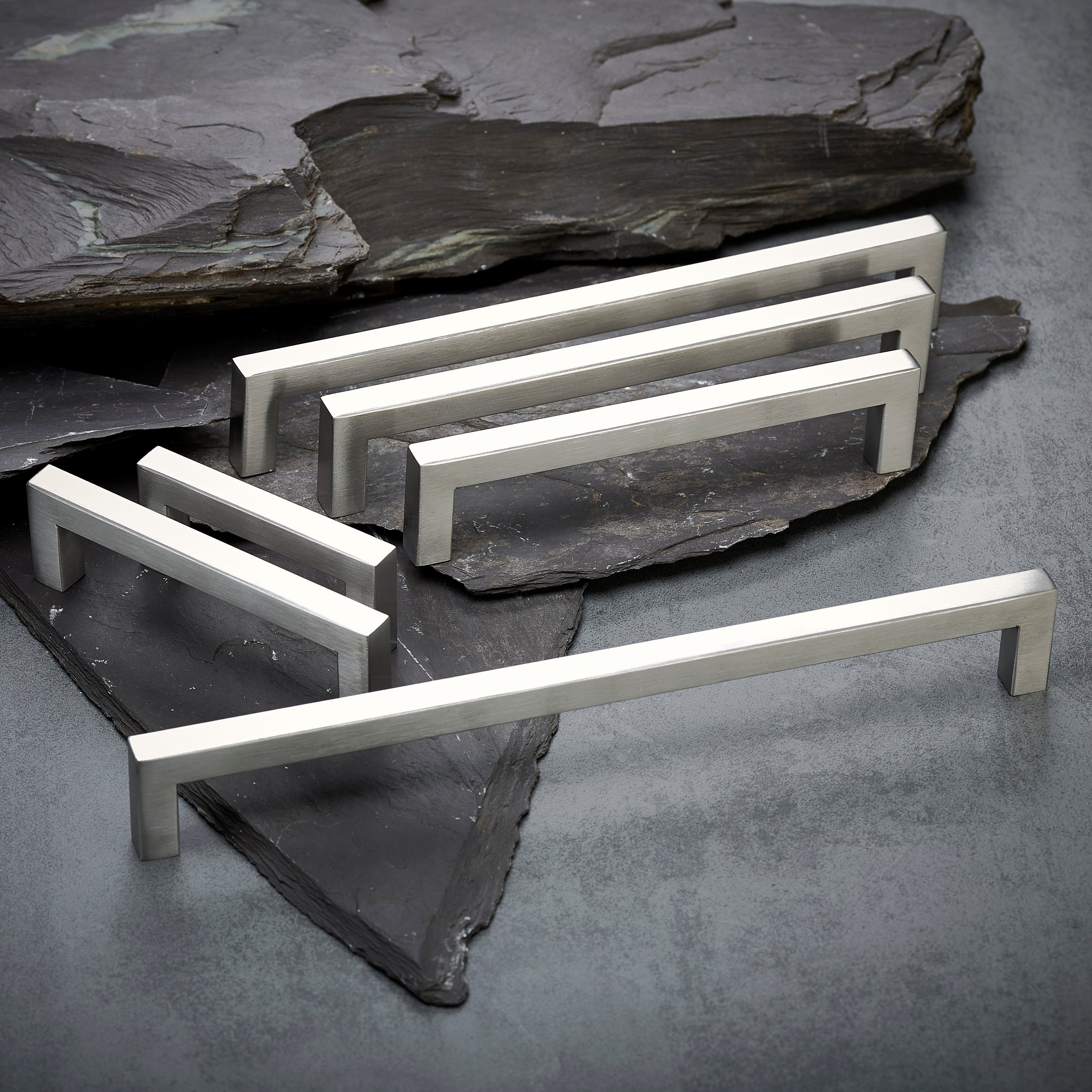SO-TECH® Möbelgriff Stangengriff E8 Edelstahl 10 x 10 mm BA 64 - 736 mm, Griff Schrankgriff Schubladengriff - incl. Schrauben