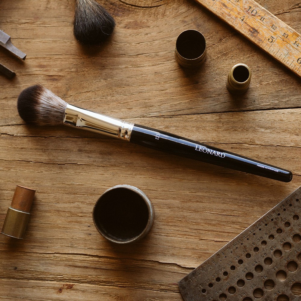 Leonard Brushes Pensulă plată, bombată pentru blush
