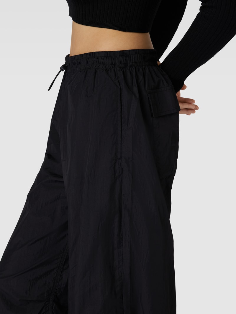 Stoffhose mit elastischem Bund Modell 'JOAN' in schwarz