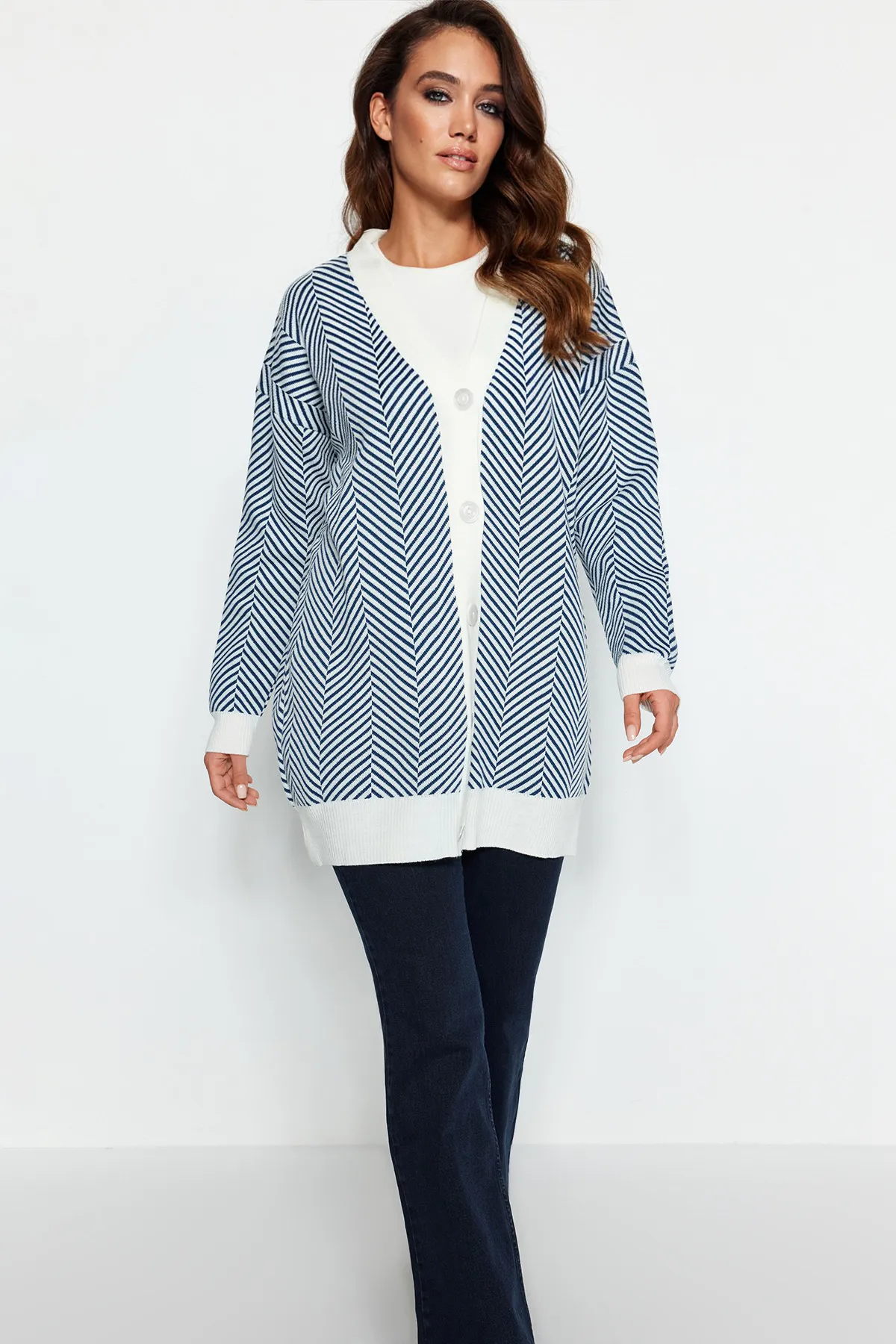 Trendyol Modest  Blau gestreifte Strickjacke TCTAW23HI00070