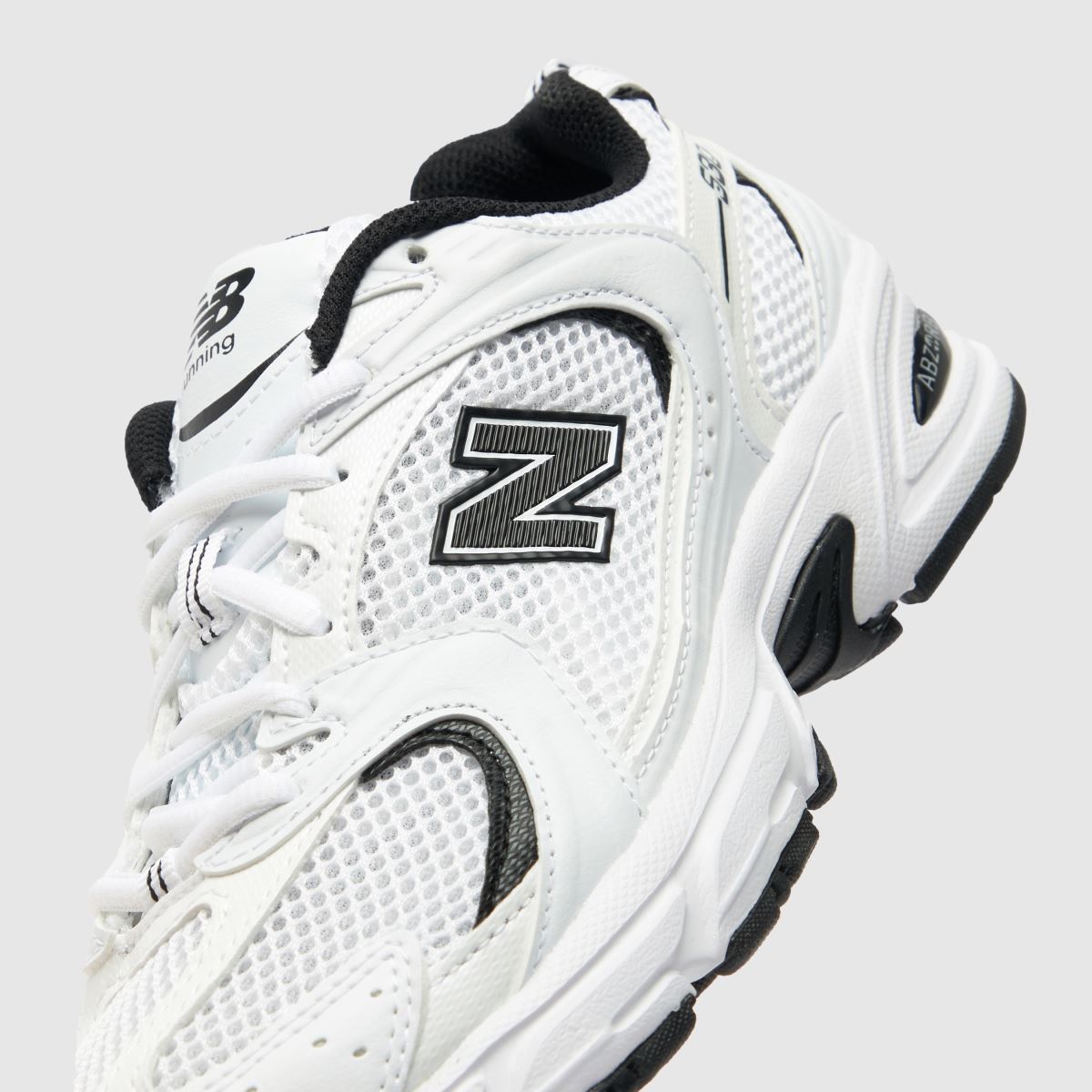 New Balance 530 träningsskor i svart och silver