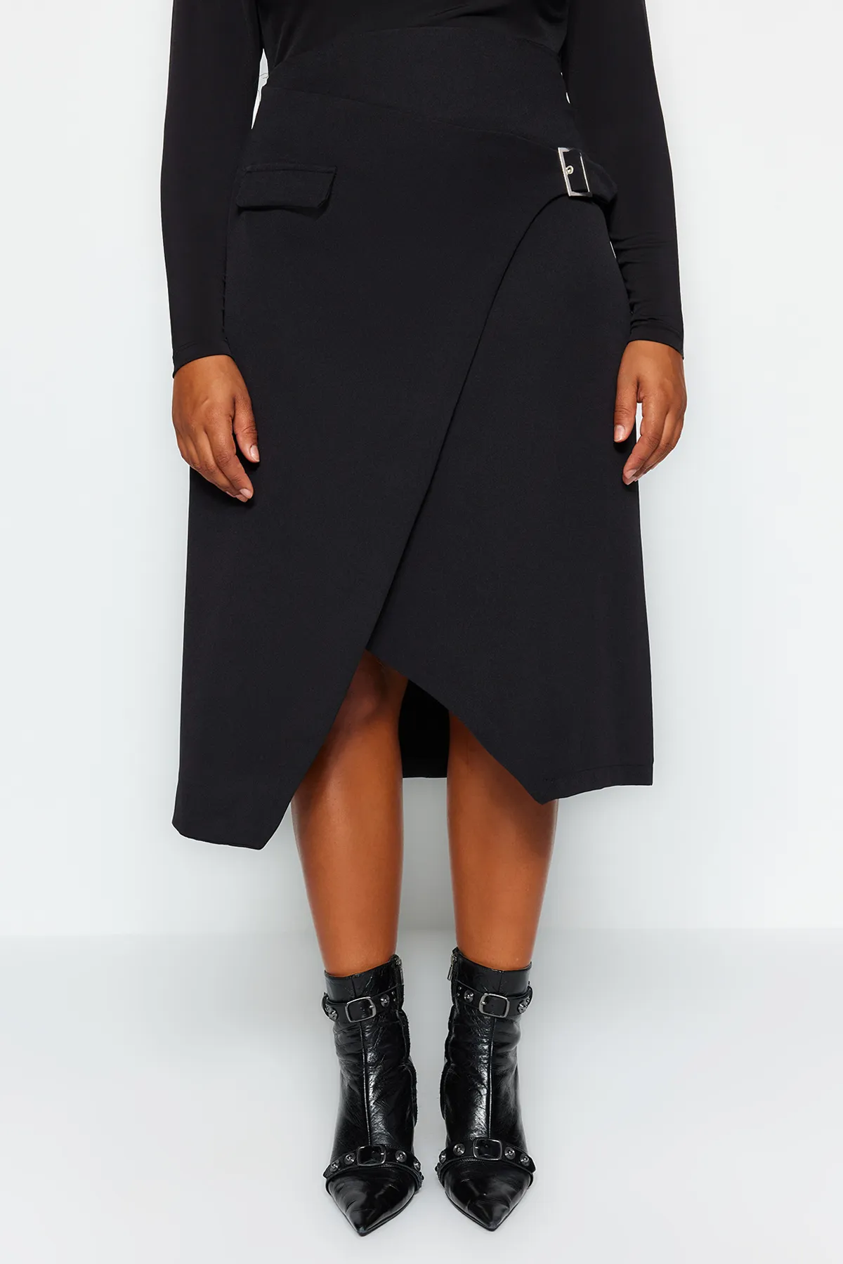 Trendyol Curve  Schwarzer Midi-Strickrock mit Wickelschnalle und detailliertem Detail