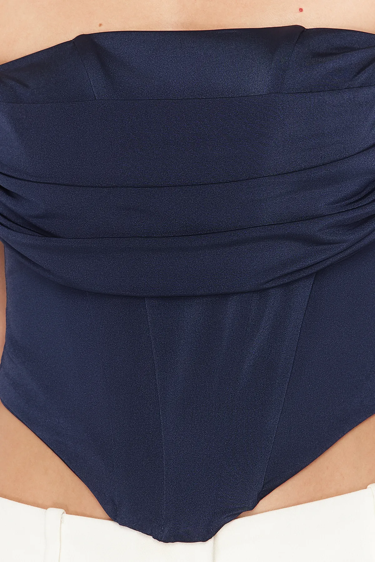Trendyol Collection  Marineblaues, kurzes, gefüttertes Strickkorsett mit detailliertem Bustier TPRSS23BS00006