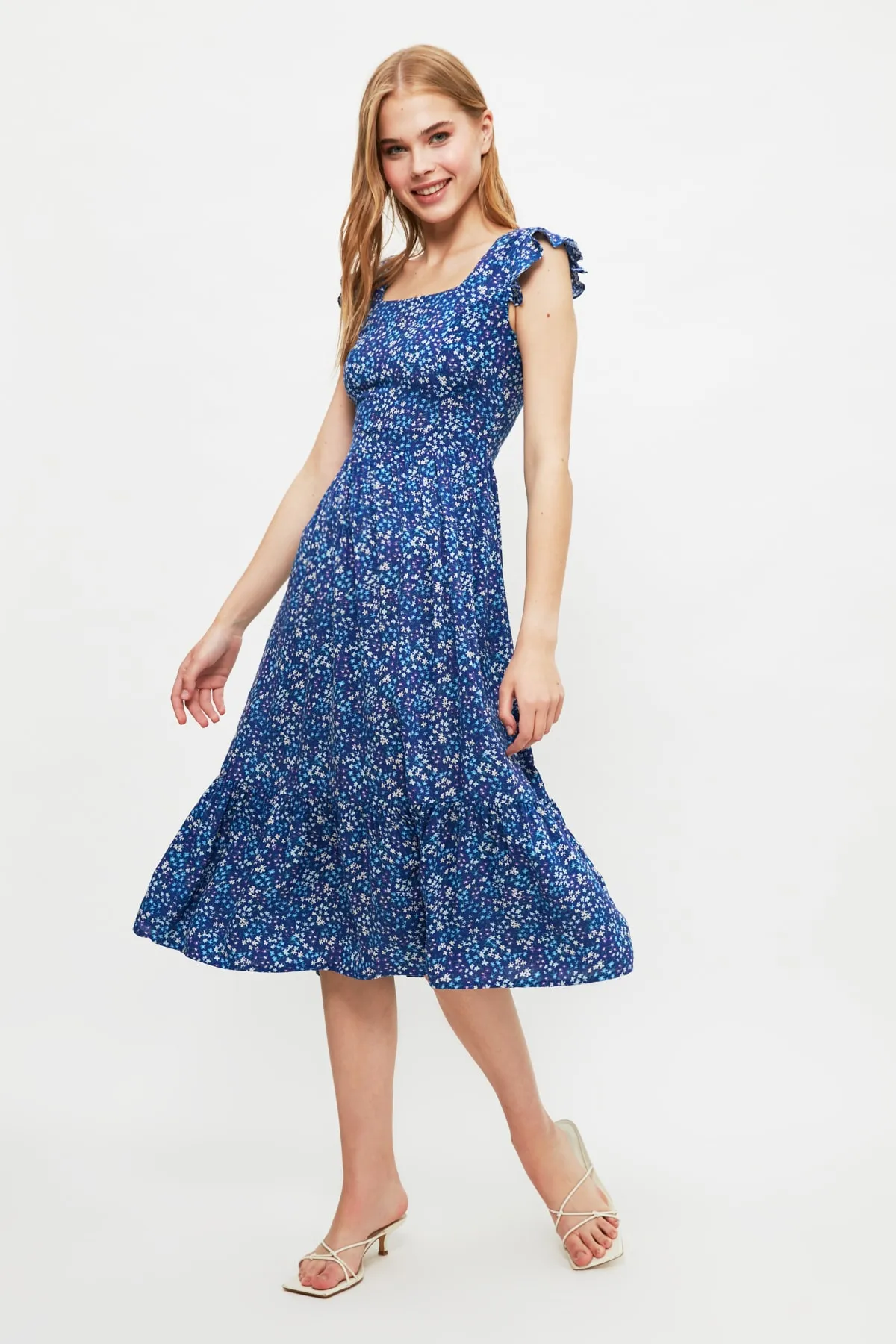 Trendyol Collection  Marineblaues A-Linien-Kleid aus Viskose mit Blumendruck und quadratischem Ausschnitt TWOSS20EL3331