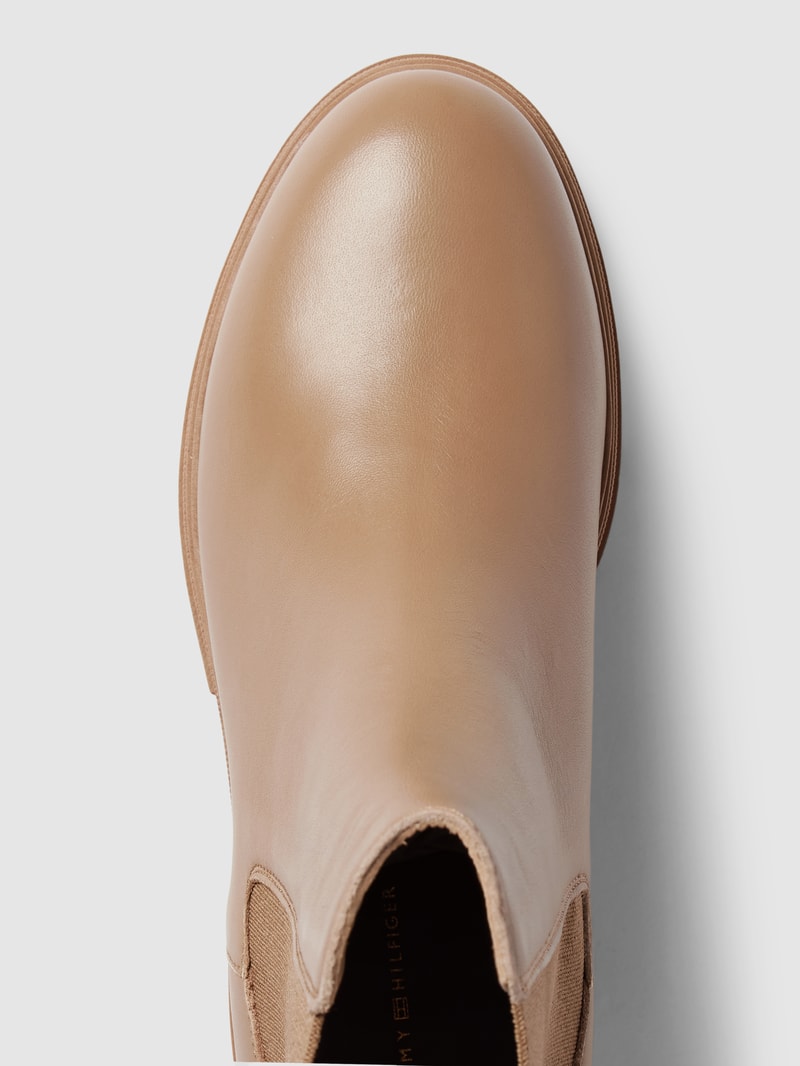 Chelsea Boots mit Label-Applikation in taupe
