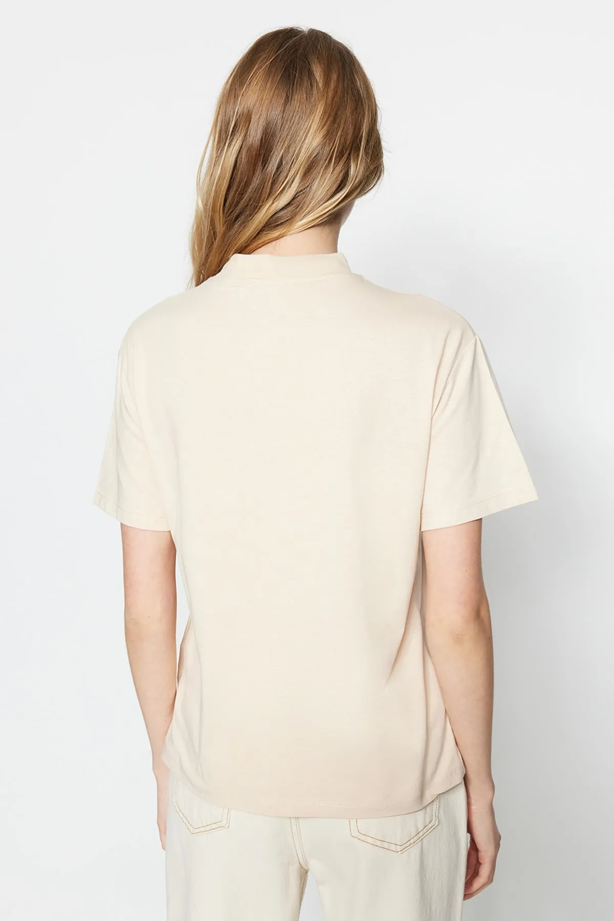 Trendyol Collection  Braun-Beige 2er-Pack Basic-Strick-T-Shirts mit Stehkragen aus 100 % Baumwolle TWOSS20TS1500