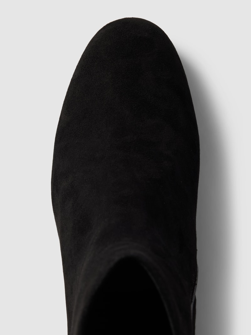 Stiefelette aus Veloursleder in schwarz