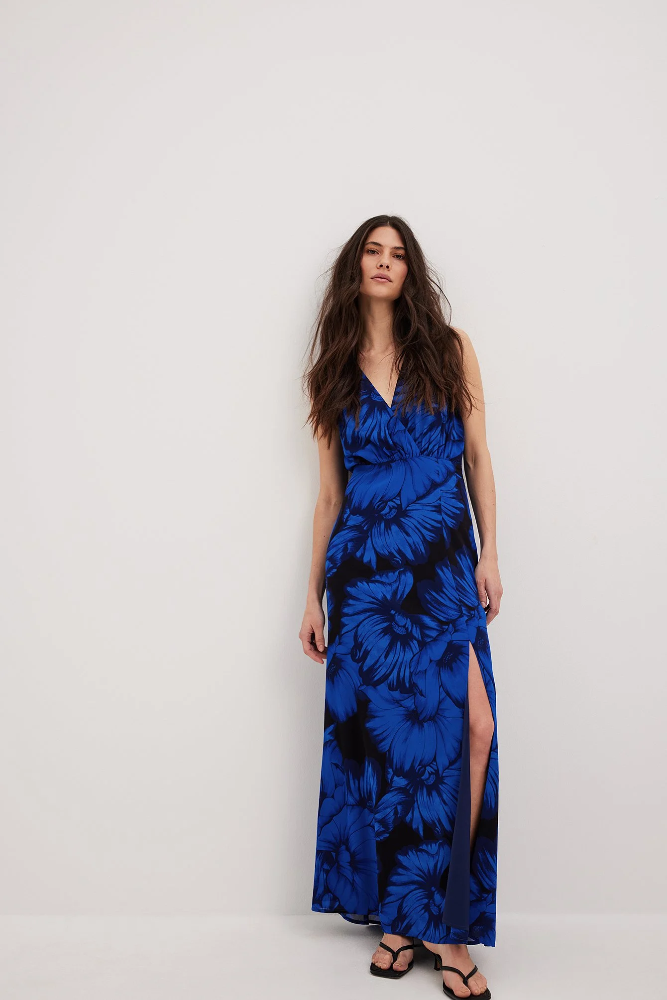 Maxi-Wickelkleid mit V-Ausschnitt