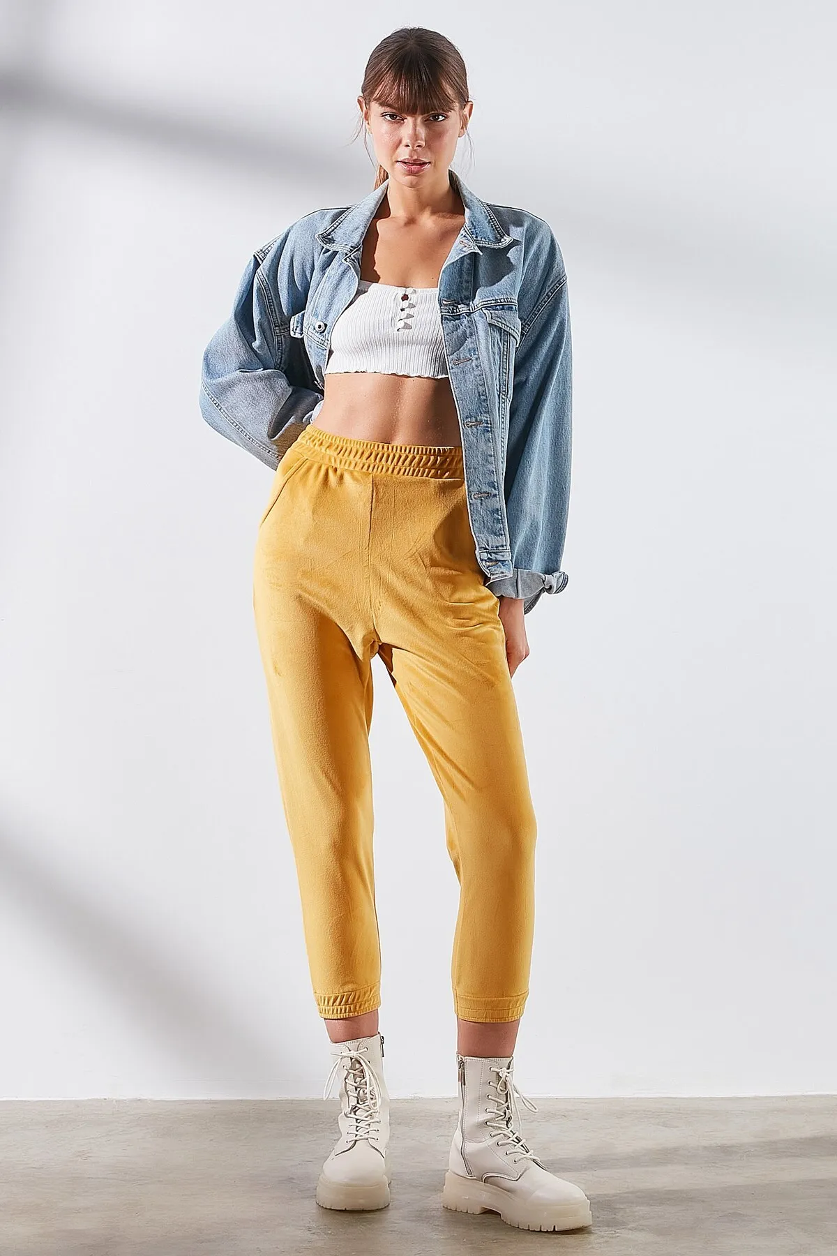 C&City  Damen-Jogginghose aus Samt mit elastischem Bund 731 Senf