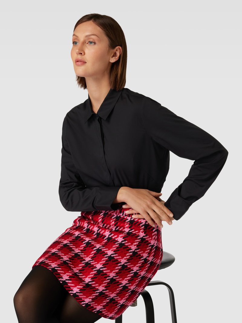 Hemdbluse mit verdeckter Knopfleiste in schwarz