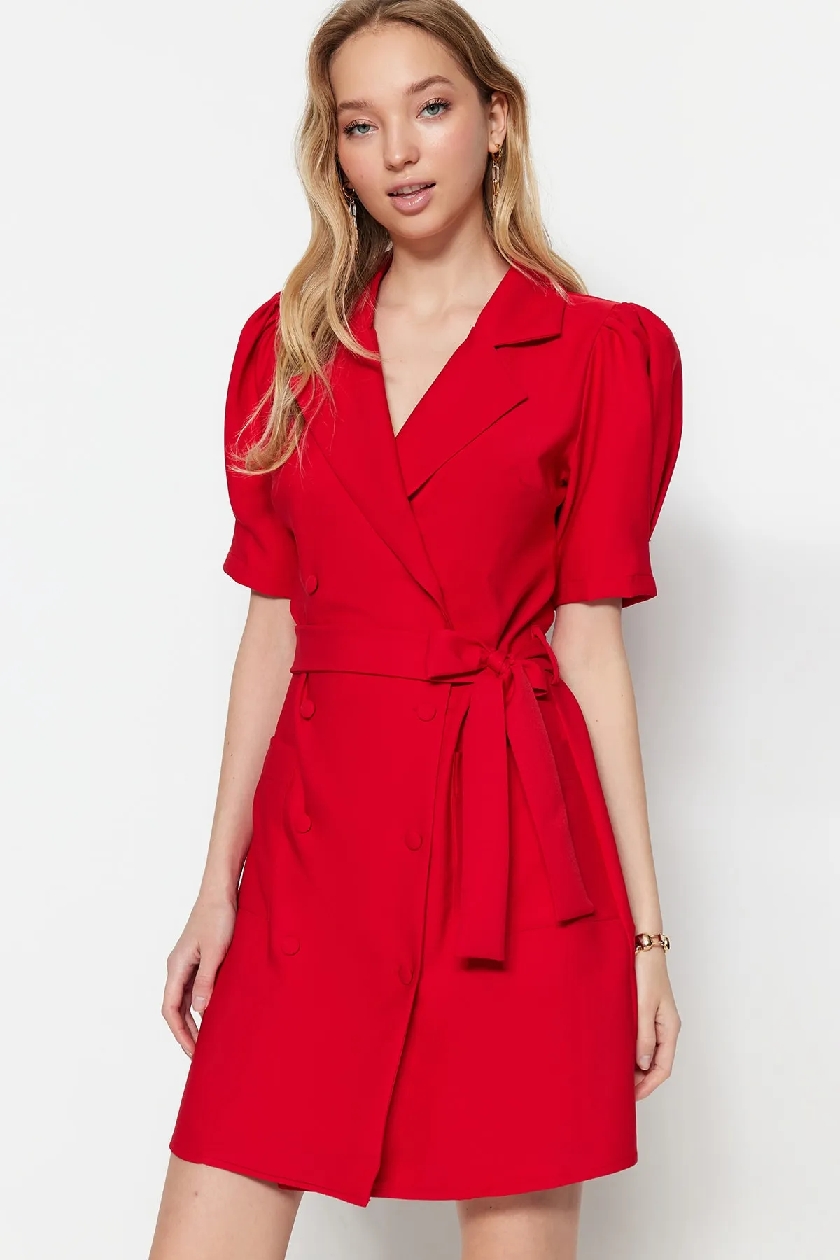Trendyol Collection  Rotes zweireihiges Mini-Webkleid mit Schnürdetail TWOSS20EL0236