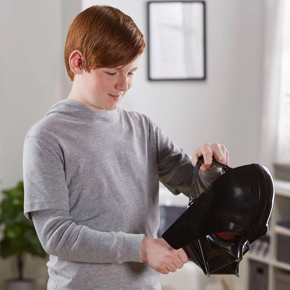 Hasbro Verkleidungsmaske Darth Vader mit Stimmenverzerrer, Komm auf die dunkle Seite mit nur einem Knopfdruck!