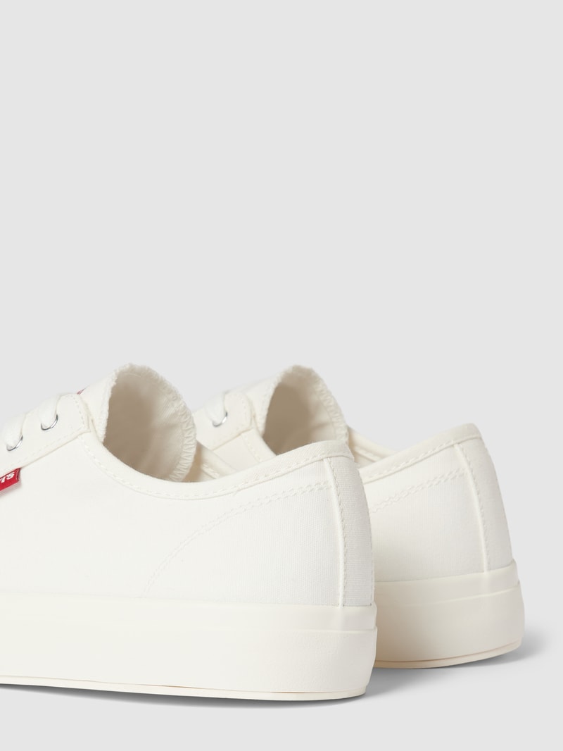 Sneaker mit Label-Detail in weiß