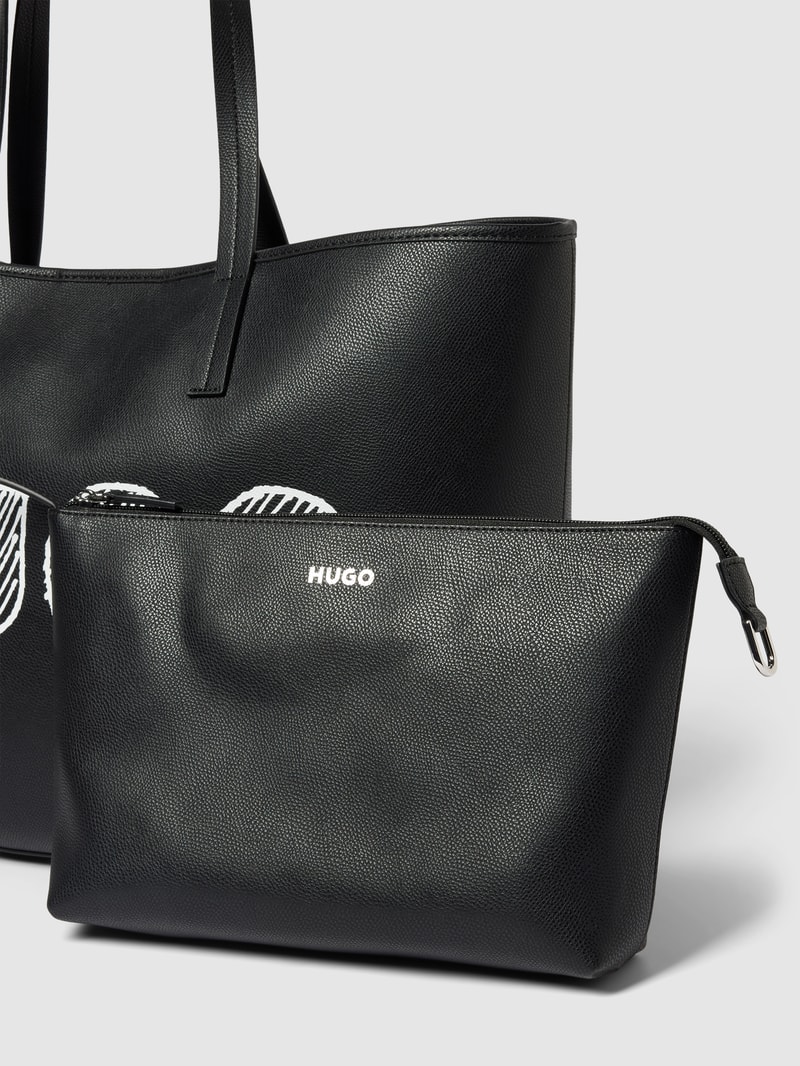 Shopper mit Label-Print Modell 'Chris' in schwarz