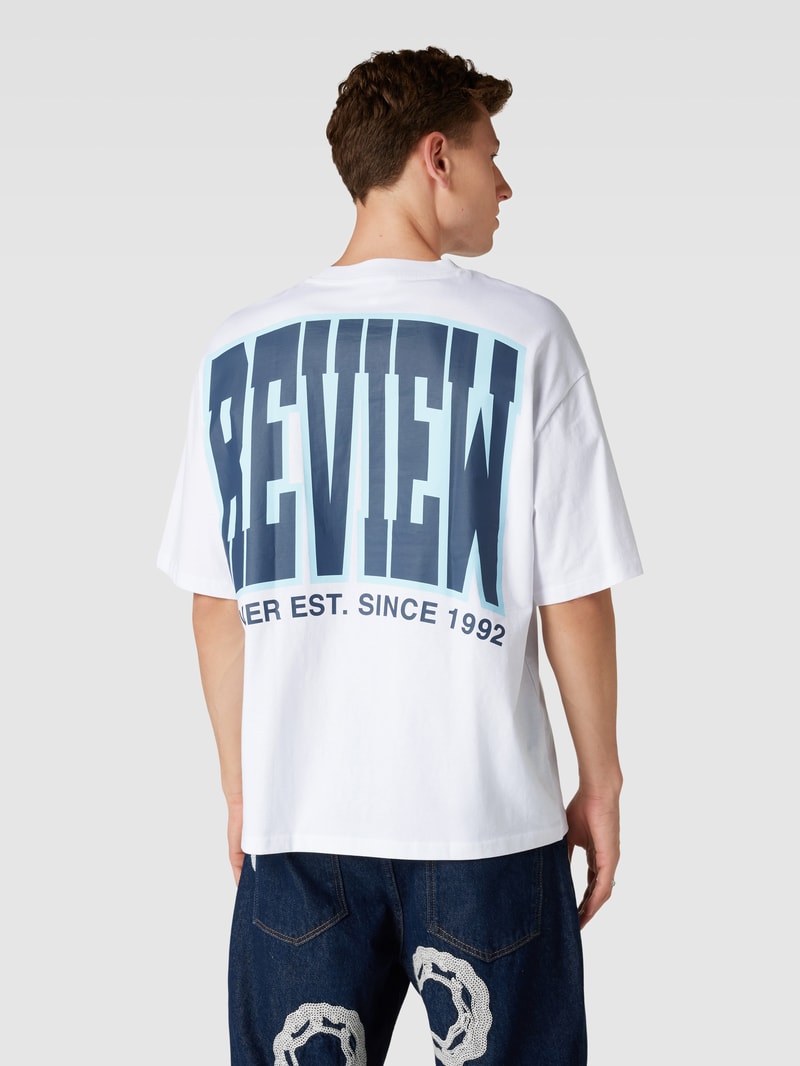 T-Shirt mit Label-Detail in weiß