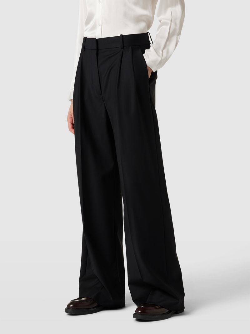 Bootcut Stoffhose mit Bügelfalten in schwarz