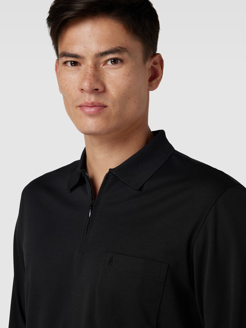 Poloshirt mit kurzer Reißverschlussleiste in schwarz