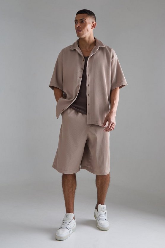Kastiges Oversize Hemd und Shorts