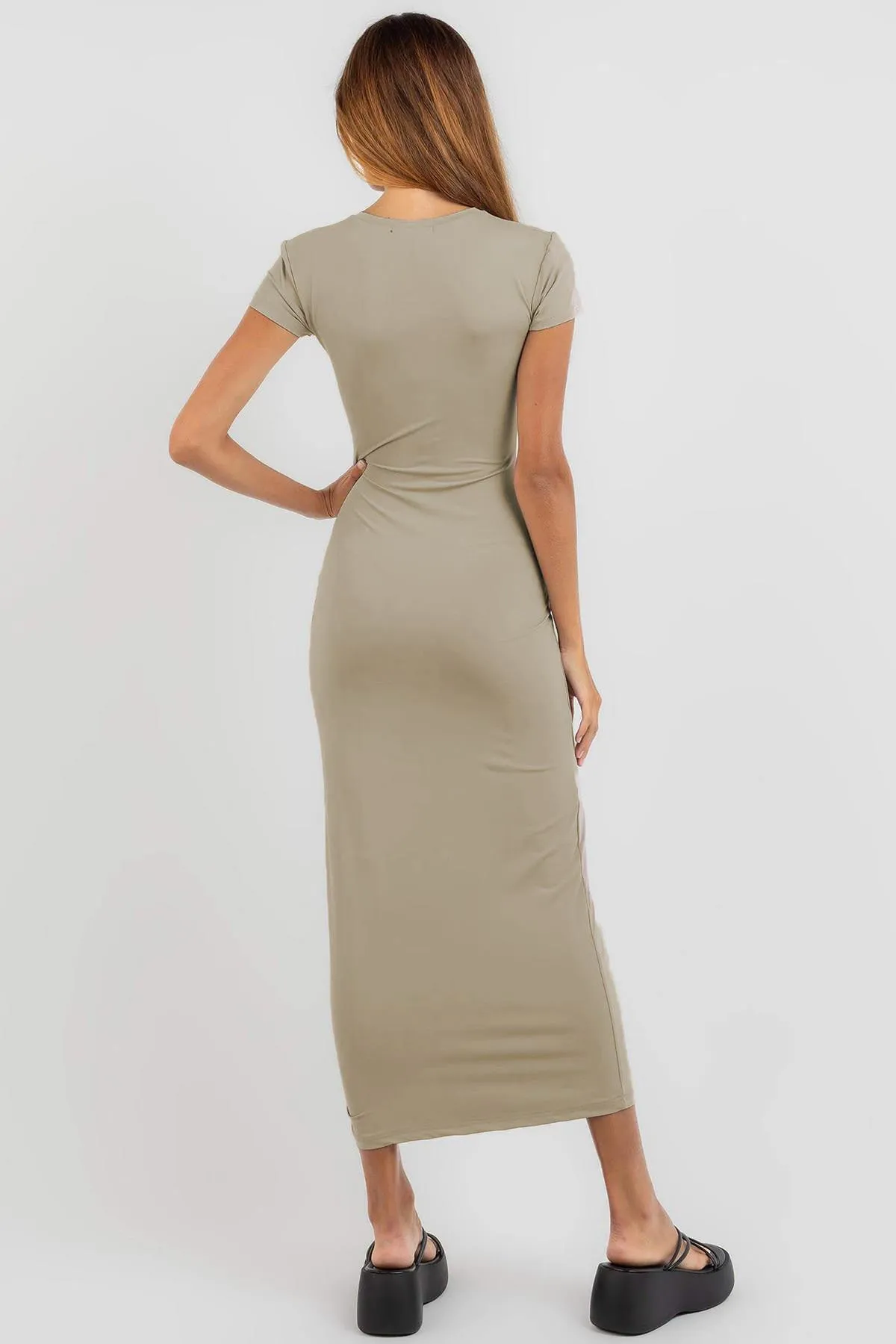 Madmext  Beigefarbenes Basic-Halbfischer-Langkleid MG1856