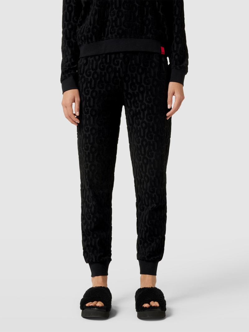 Jogpants mit Allover-Label-Muster aus Frottee Modell 'TERRY ME' in schwarz