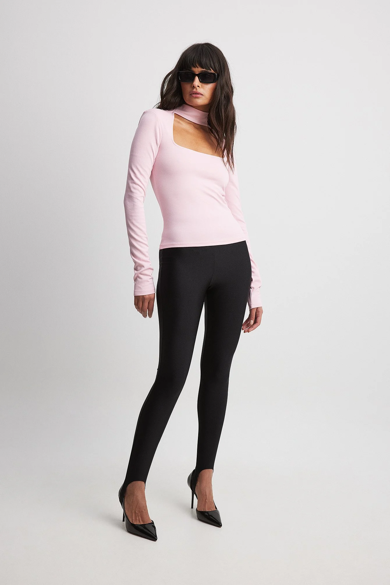 Top mit eckigem Kragen und Choker