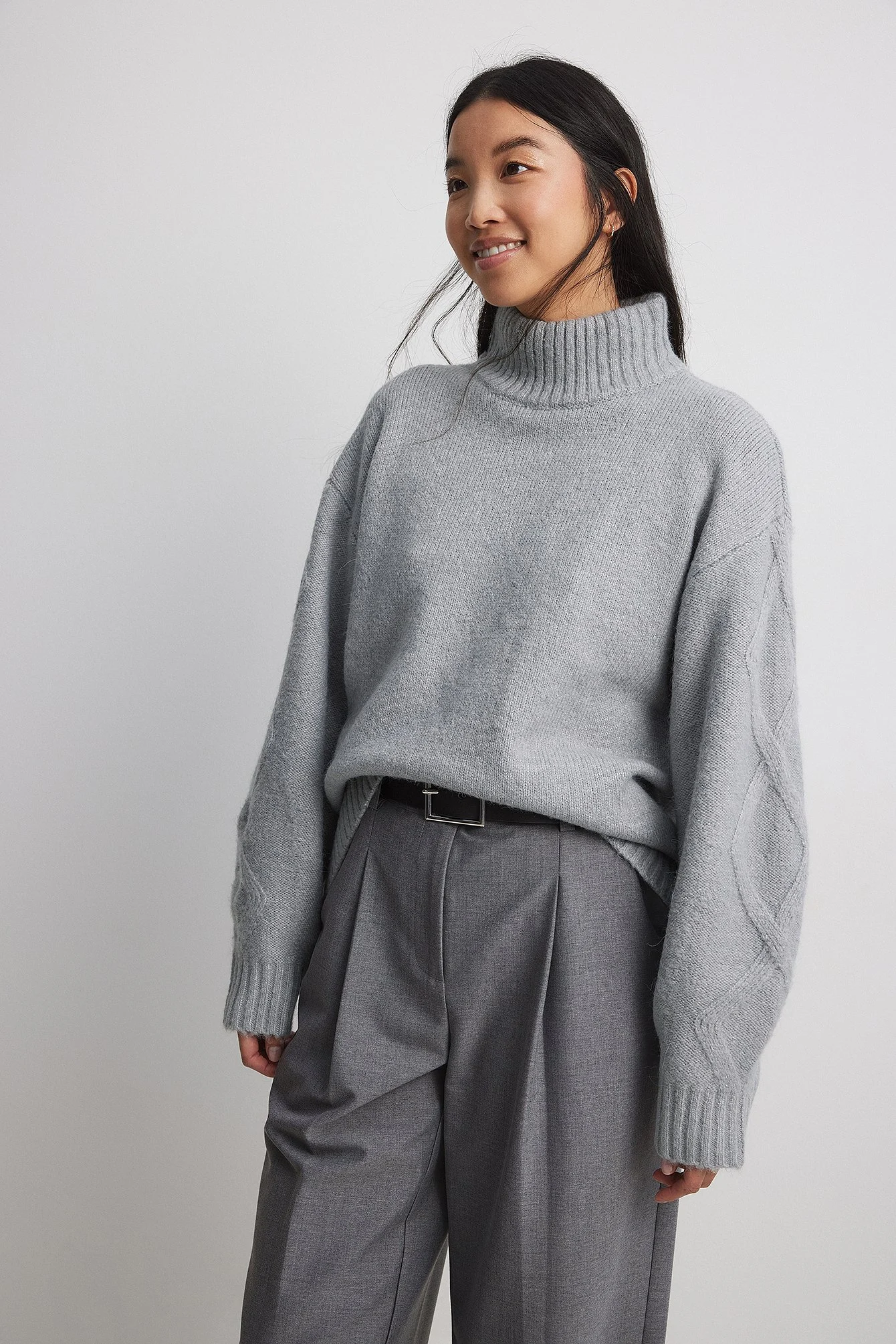 Strickpullover mit Zopfmuster und Rollkragen