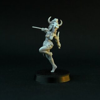 Ritual Dancer (28 mm)