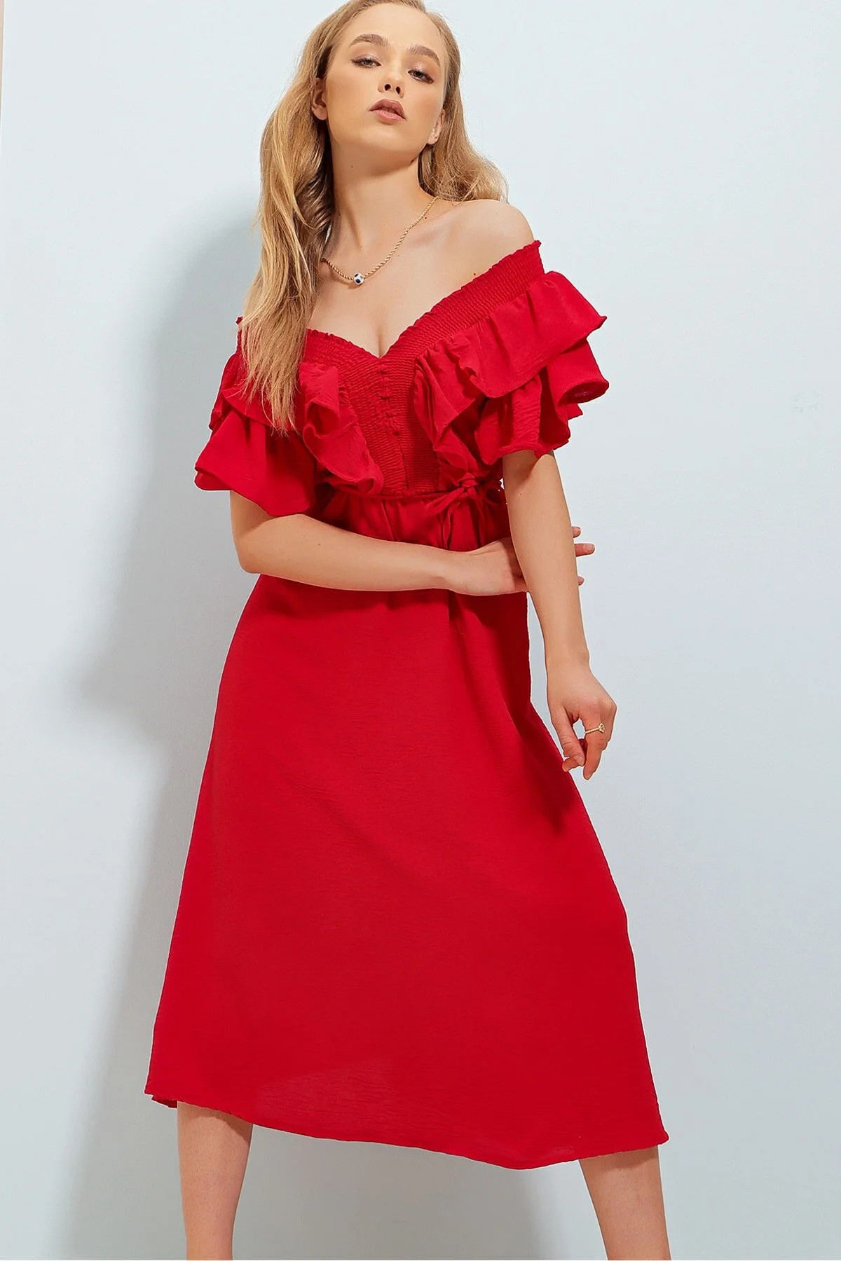 Trend Alaçatı Stili  Rotes, mittellanges Webkleid für Damen mit Gimpenkragen, Volant und Taillengürtel ALC-X8559