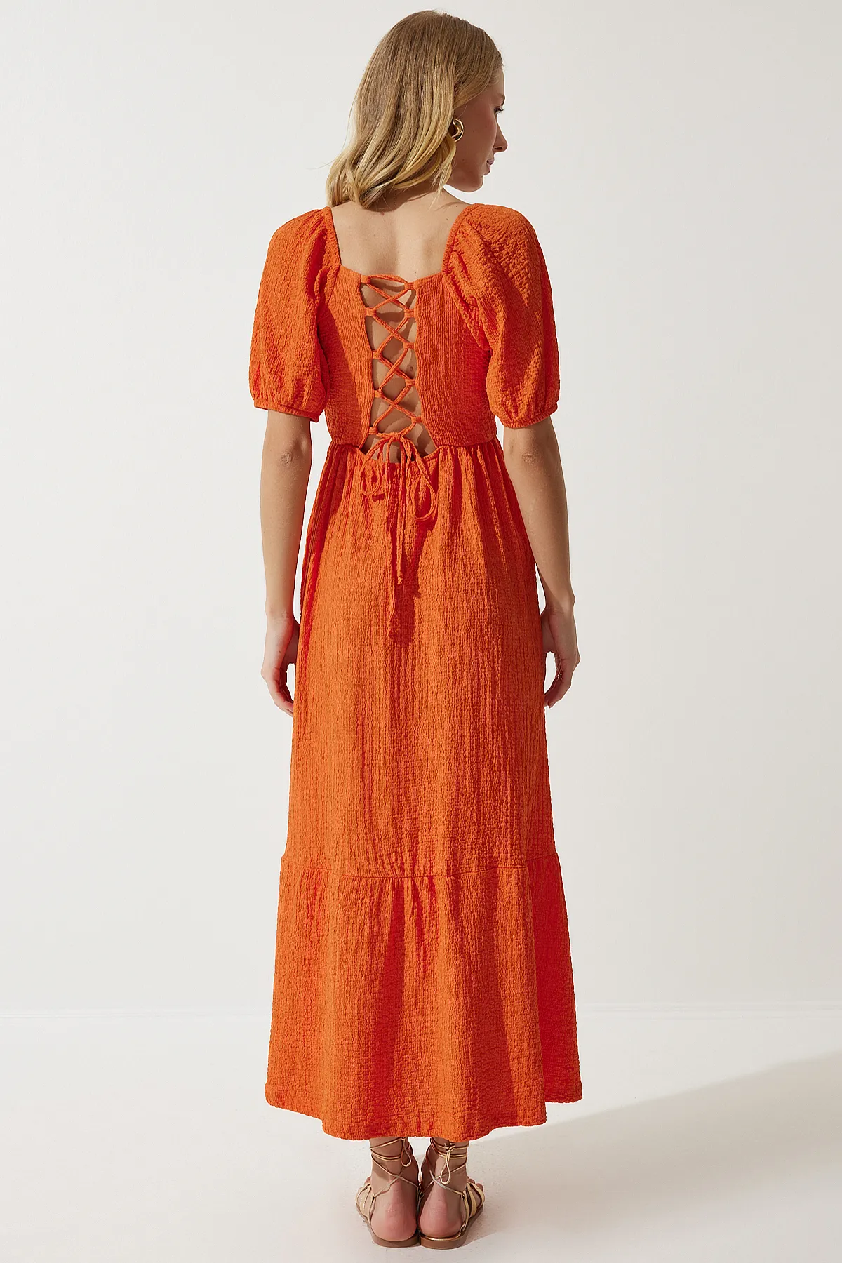 Happiness İstanbul  Strukturiertes Sommer-Strickkleid für Damen in Orange mit Herzkragen UB00050