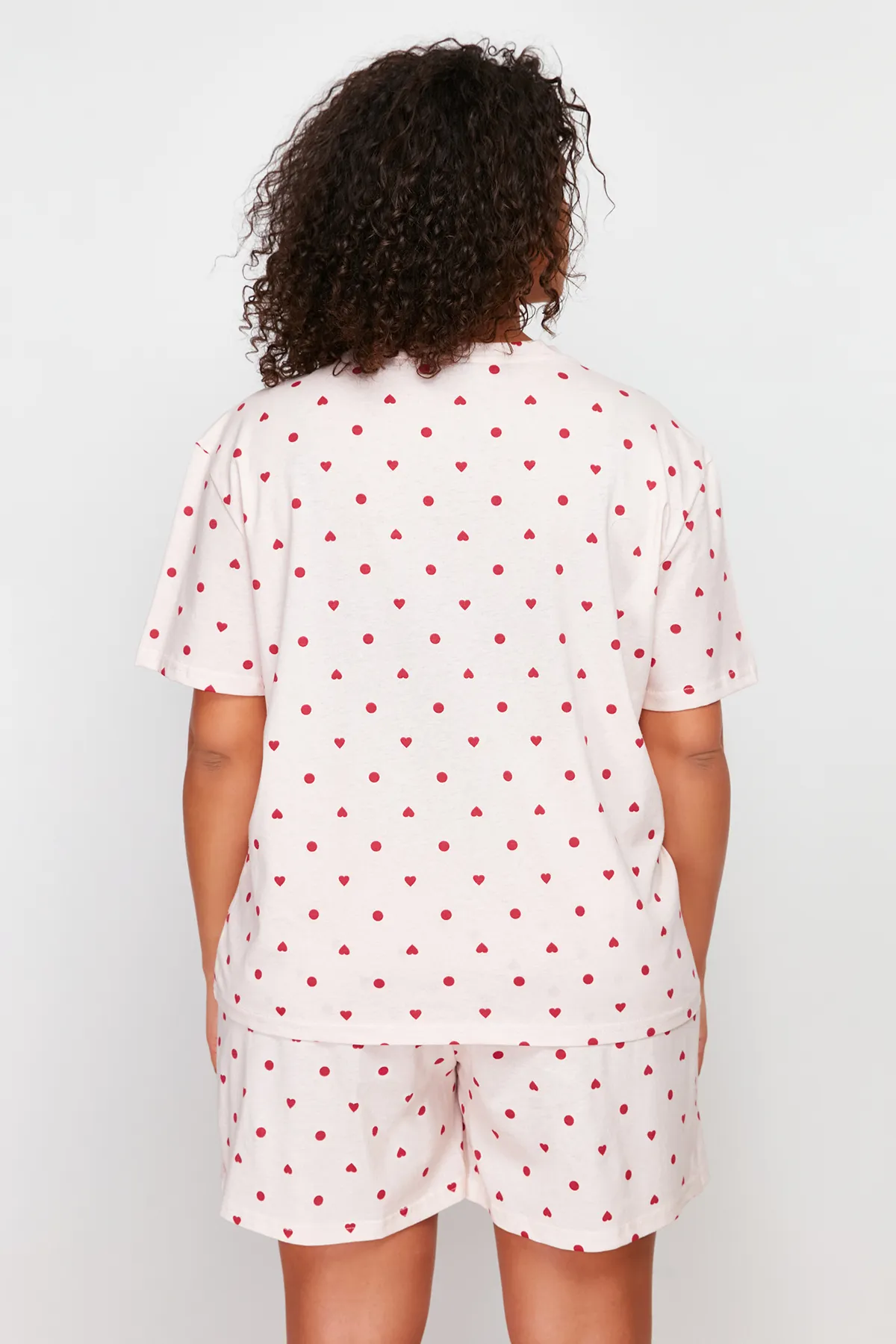 Trendyol Curve  Hellrosa Pyjama-Set aus Strick mit Herzmuster TBBSS24AI00025