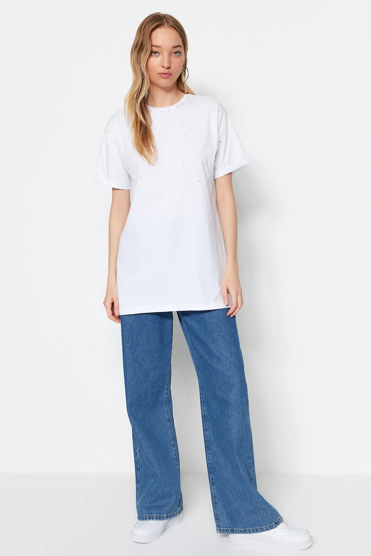 Trendyol Modest  Weißes T-Shirt aus gestricktem Perlendetail mit halblangen Ärmeln TCTSS23RT00002