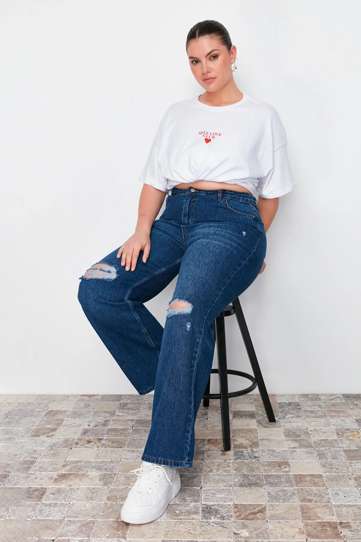 Trendyol Curve  Dunkelblaue zerrissene Jeans mit hoher Taille und weitem Bein TBSSS22JE00006