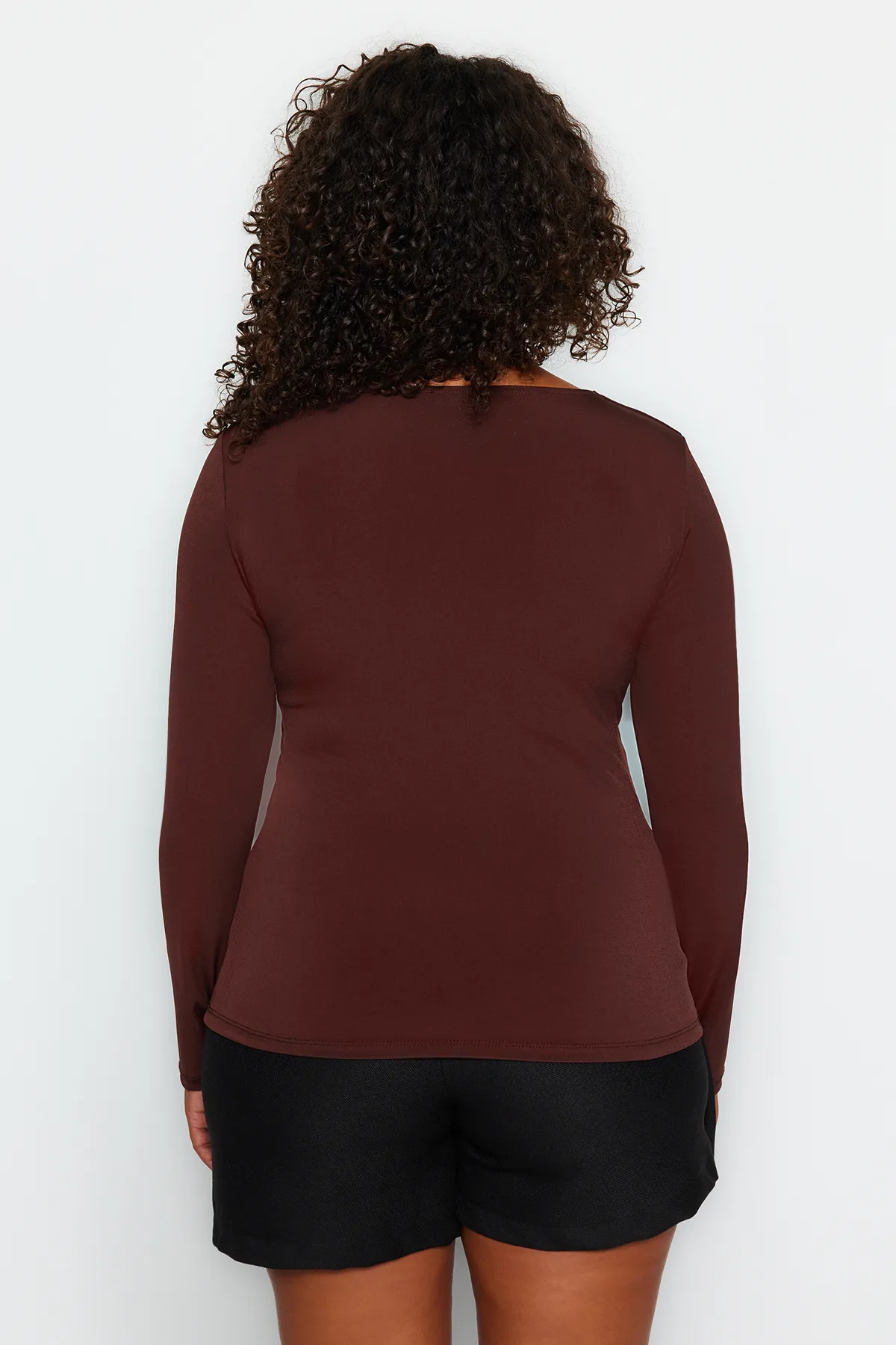 Trendyol Curve  Braune Sandy-Strickbluse mit V-Ausschnitt TBBAW24AF00030