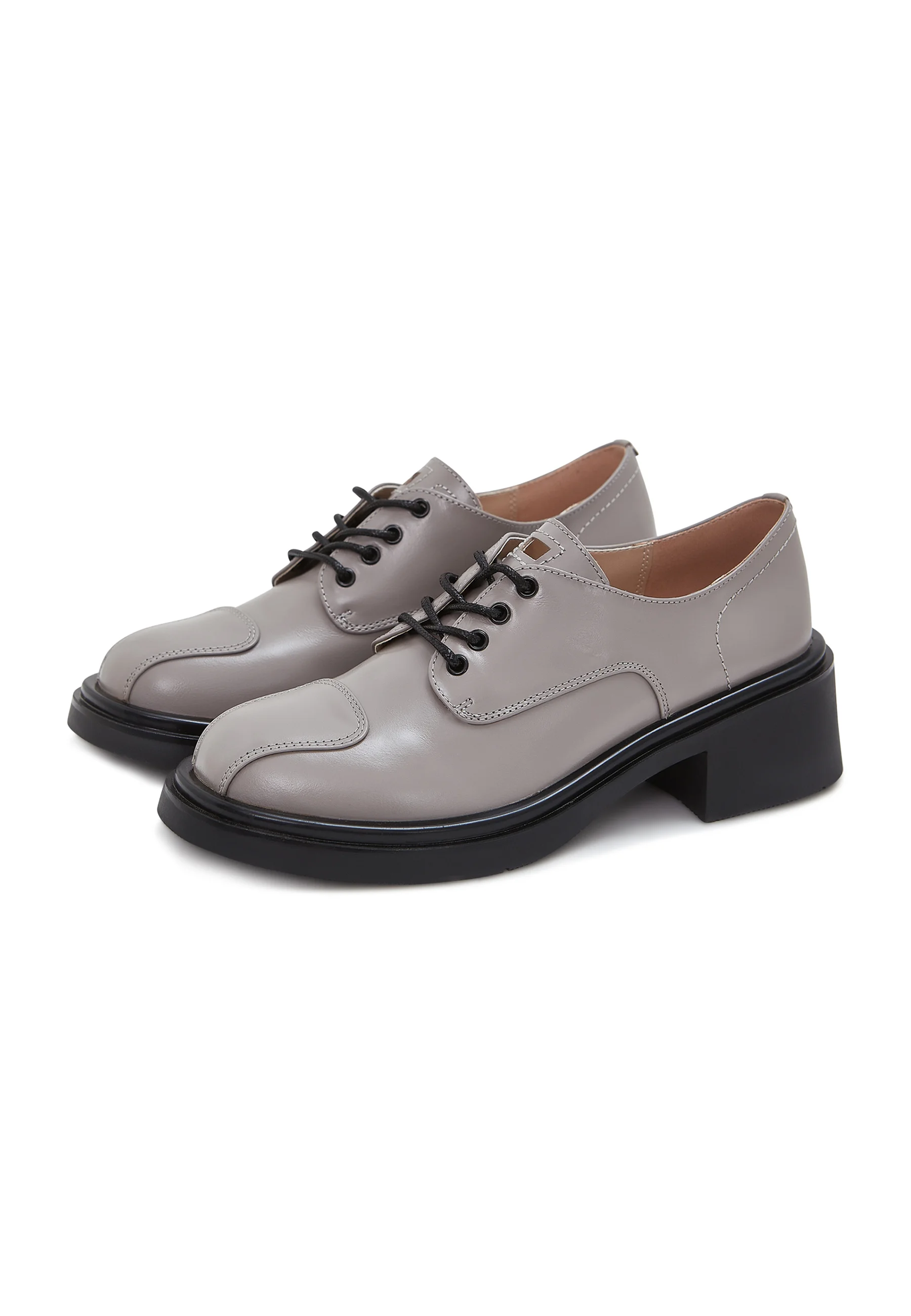 Zapatos con cordones de Cesare Gaspari
